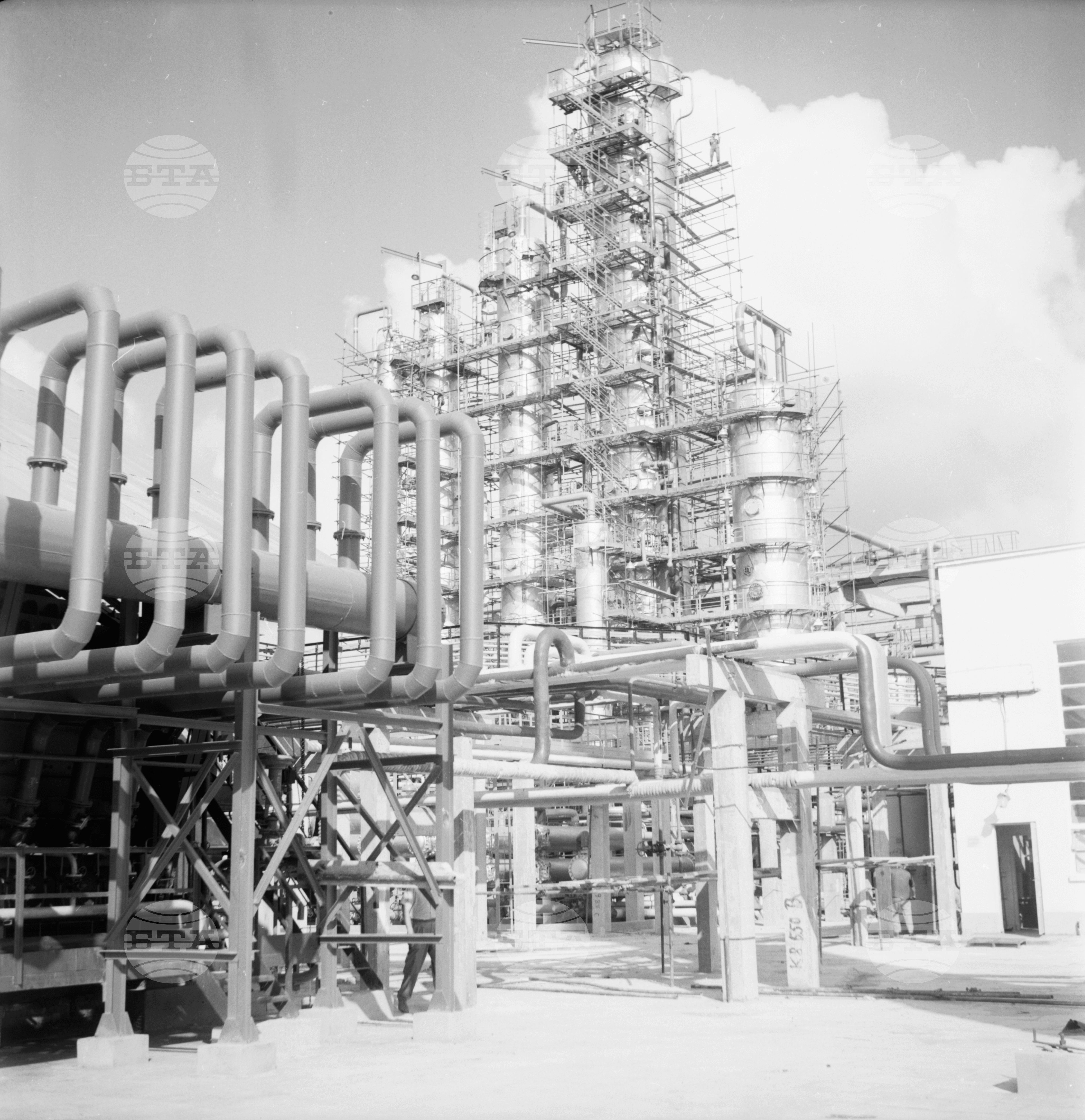Нефтопреработвателен завод 1963 година