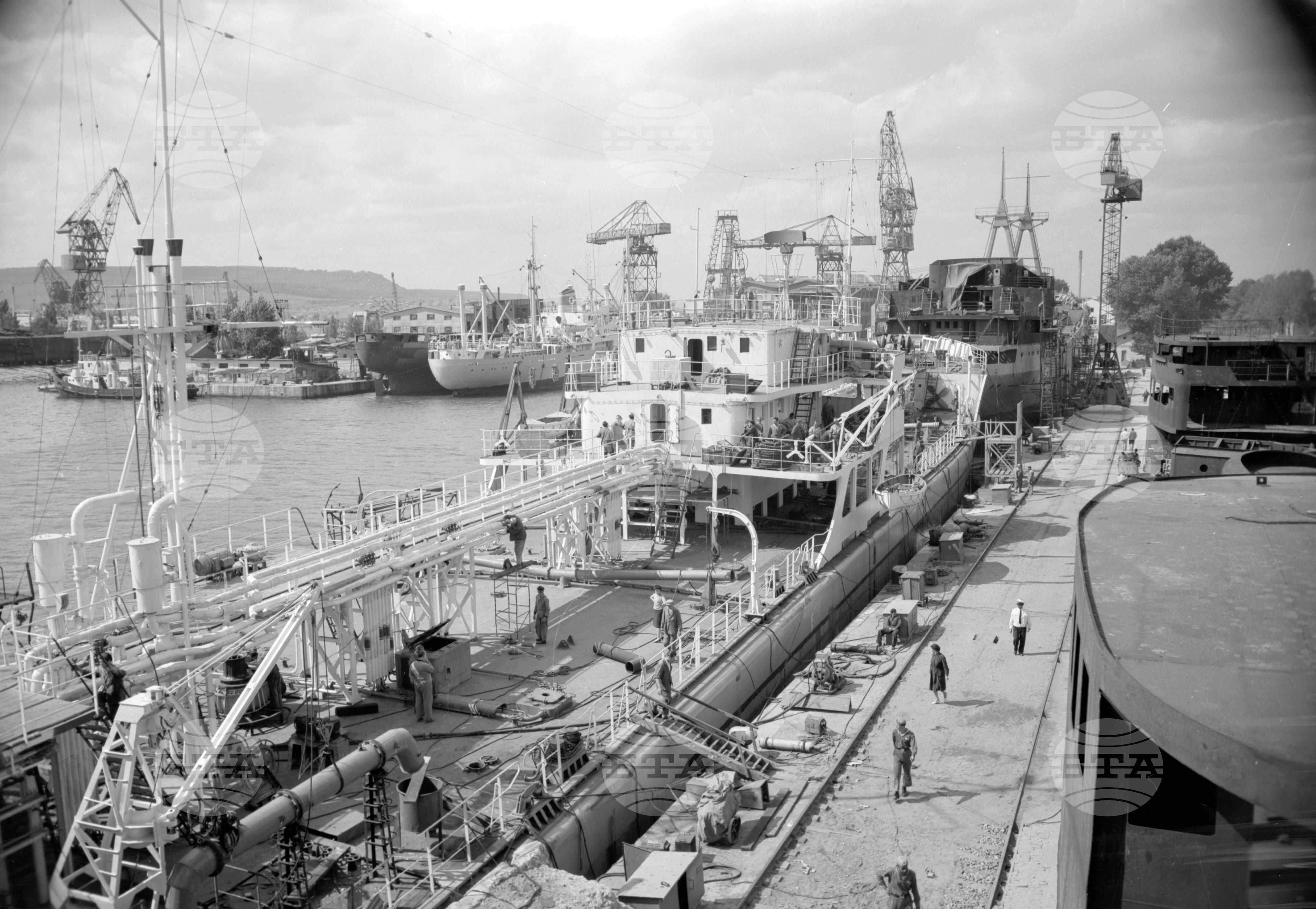 Корабостроителен и кораборемонтен завод във Варна 1962 година