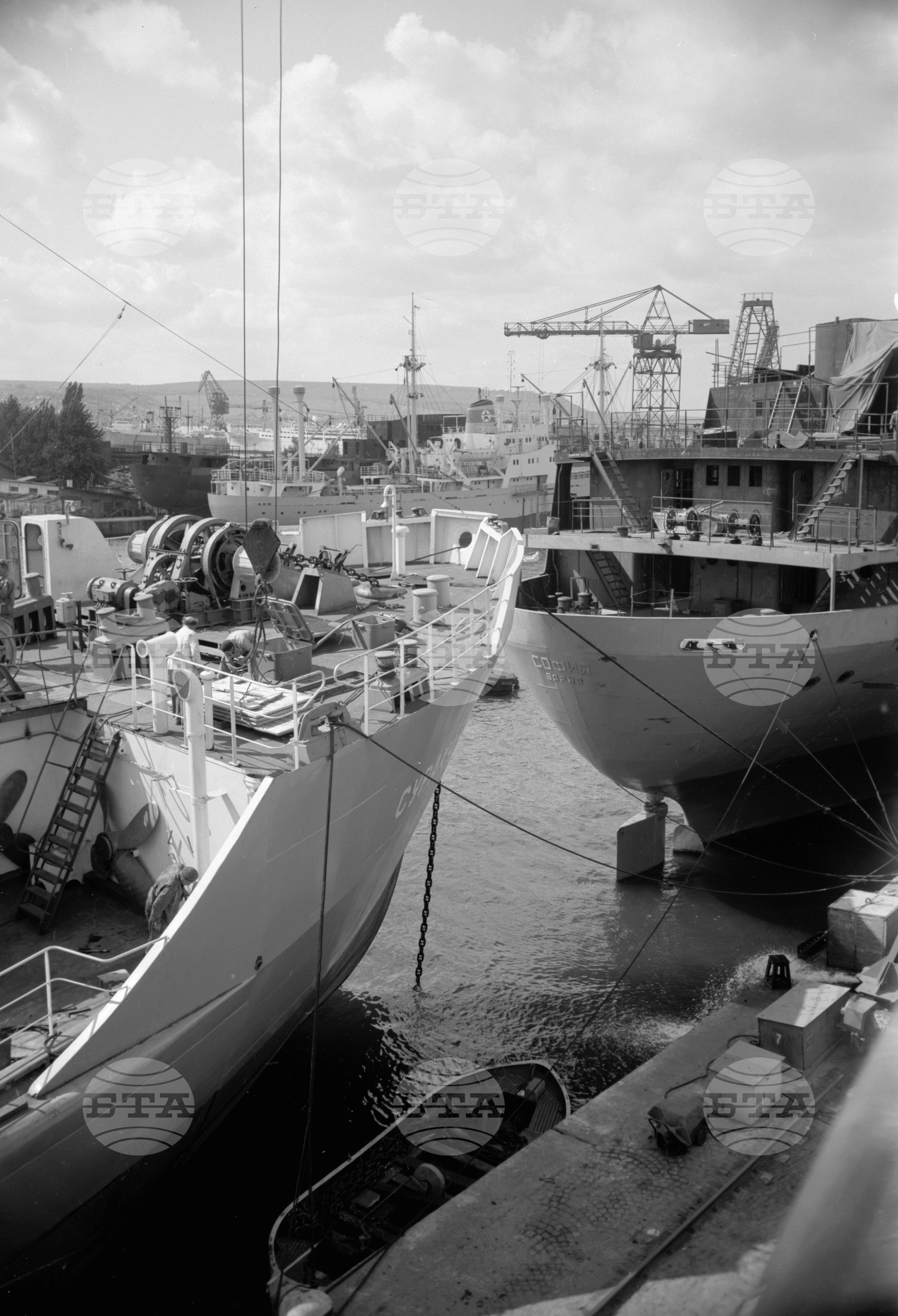 Корабостроителен и кораборемонтен завод във Варна 1962 година