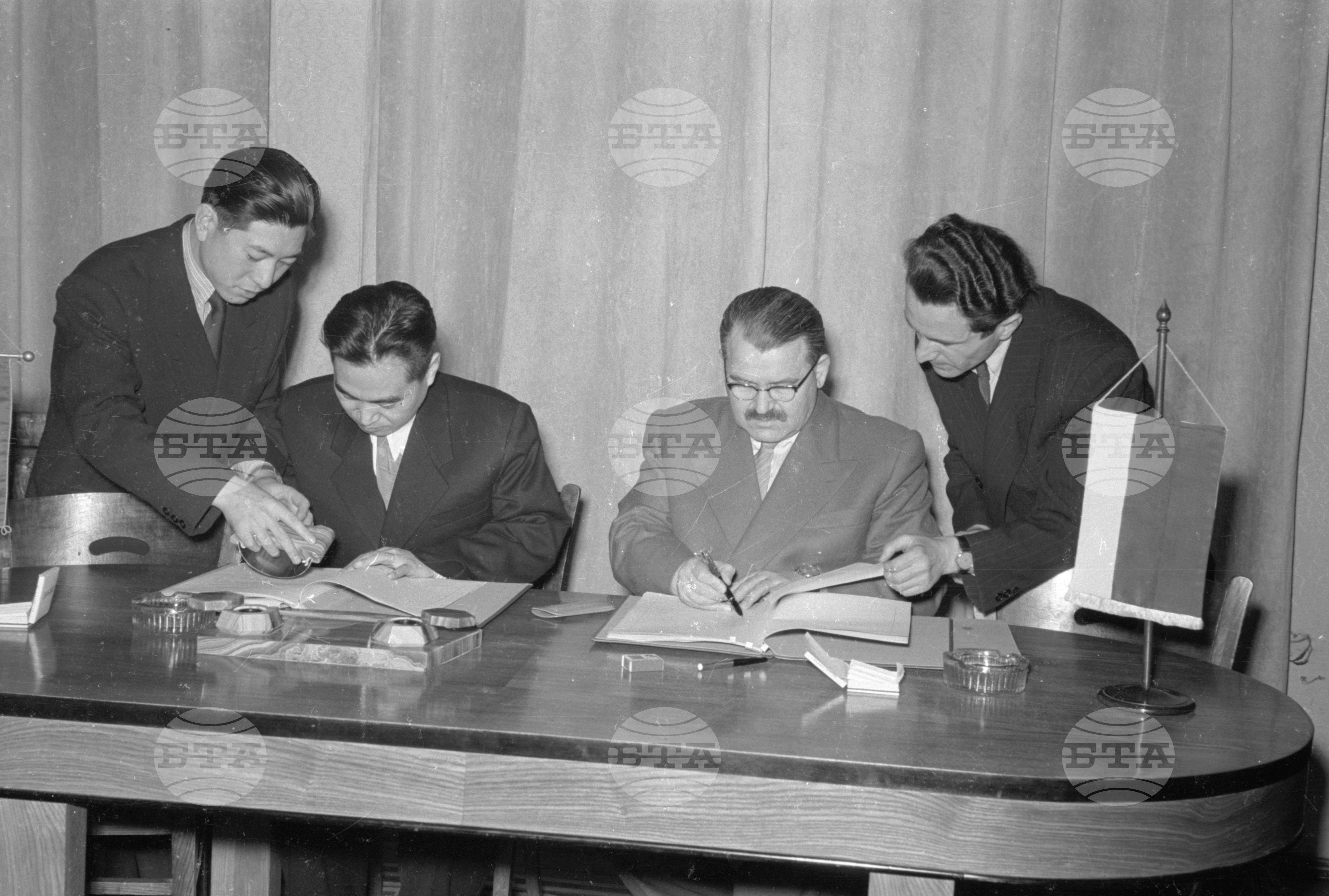 Подписване на спогодбата за стокообмен и плащания през 1957 година между Народна република България и Корейската народнодемократична република
