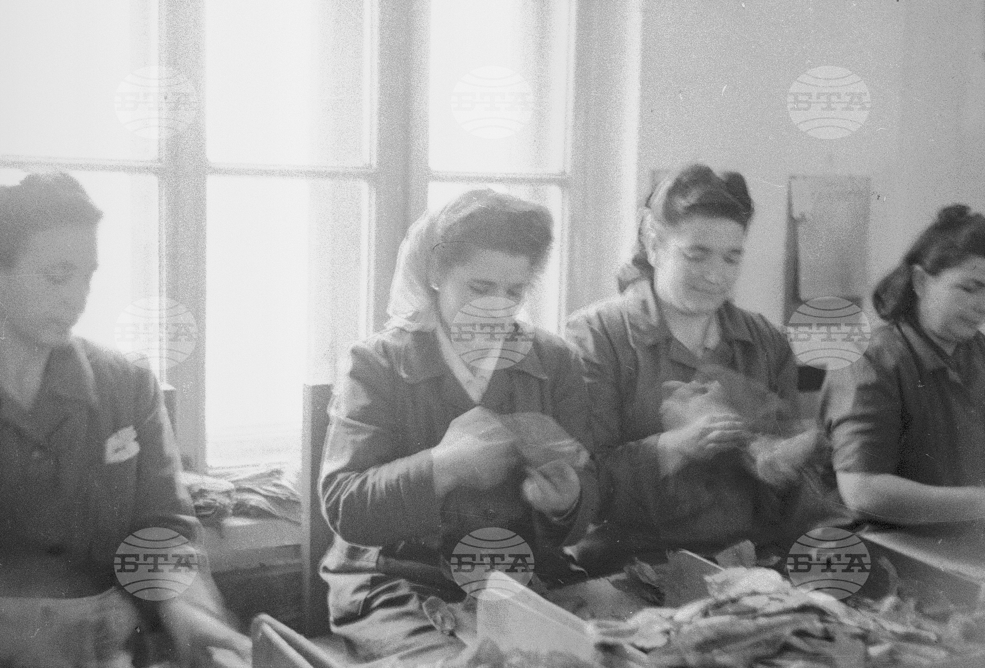 Ирина Боянова предава своя опит, 1951