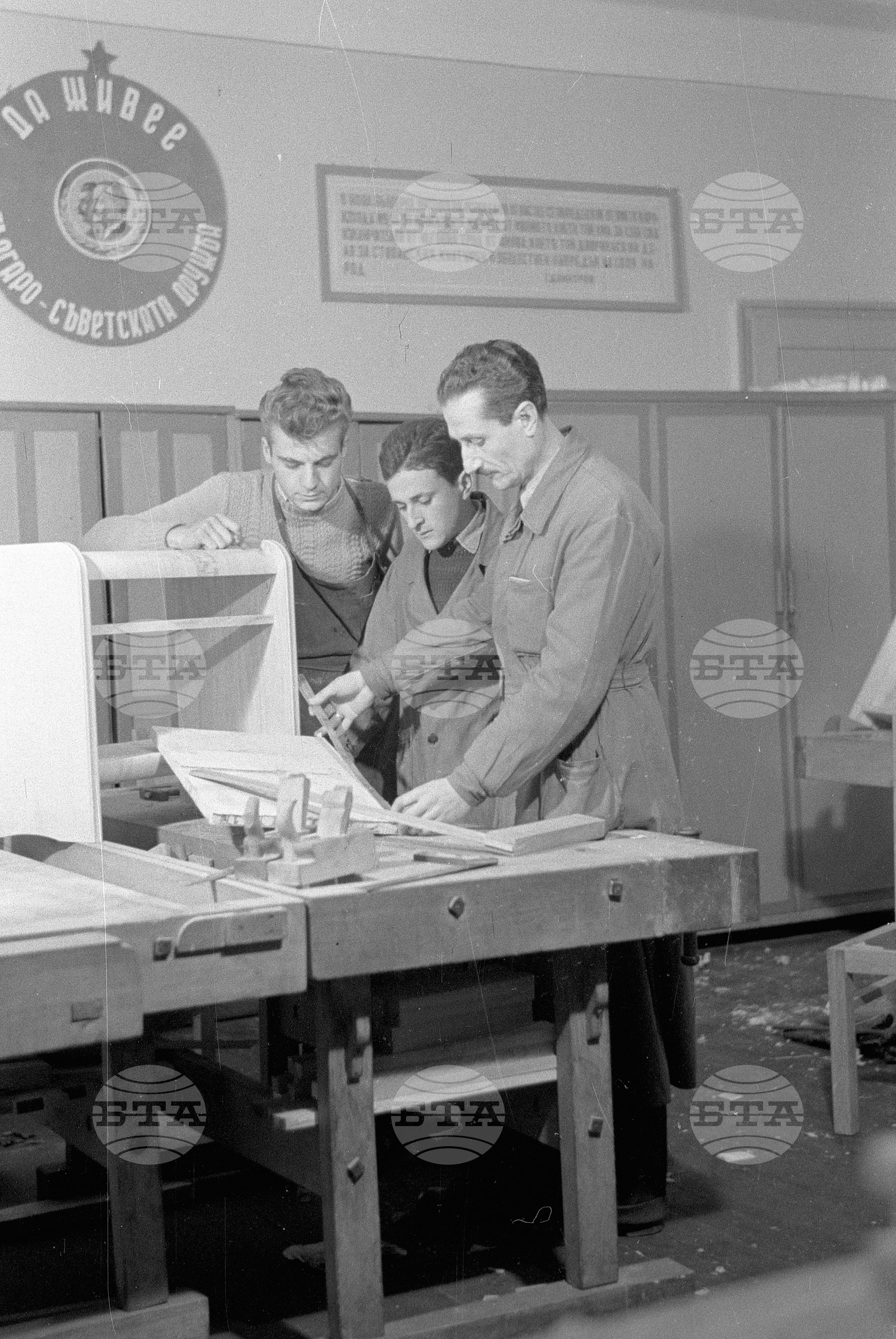 Техникум по дървообработване и вътрешна архитектура, 1951