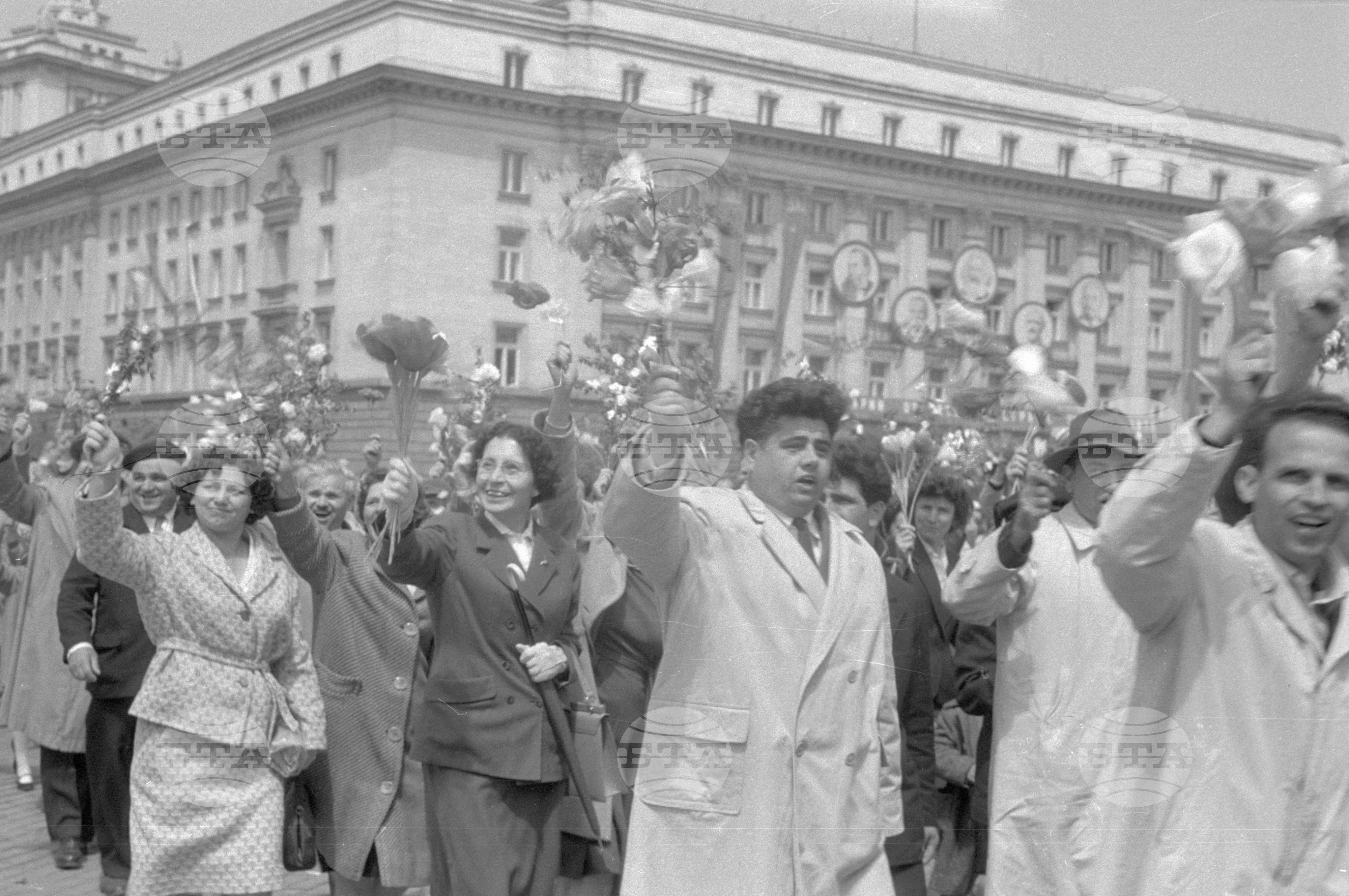Първомайска манифестация в столицата 1962г. част 4