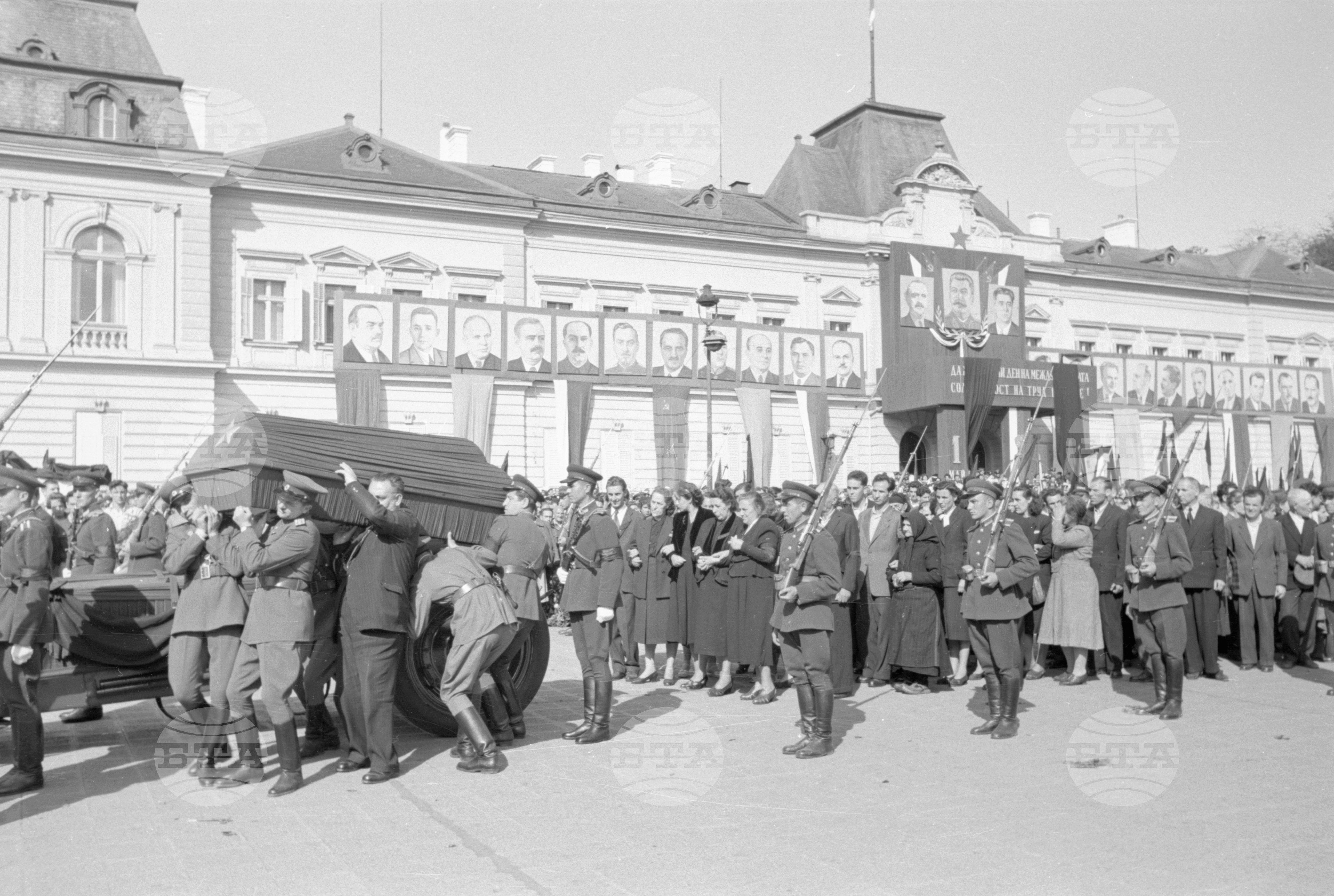 Погребение на подпредседателя на Министерски съвет и член на Политбюро на ЦК на БКП Владимир Поптомов