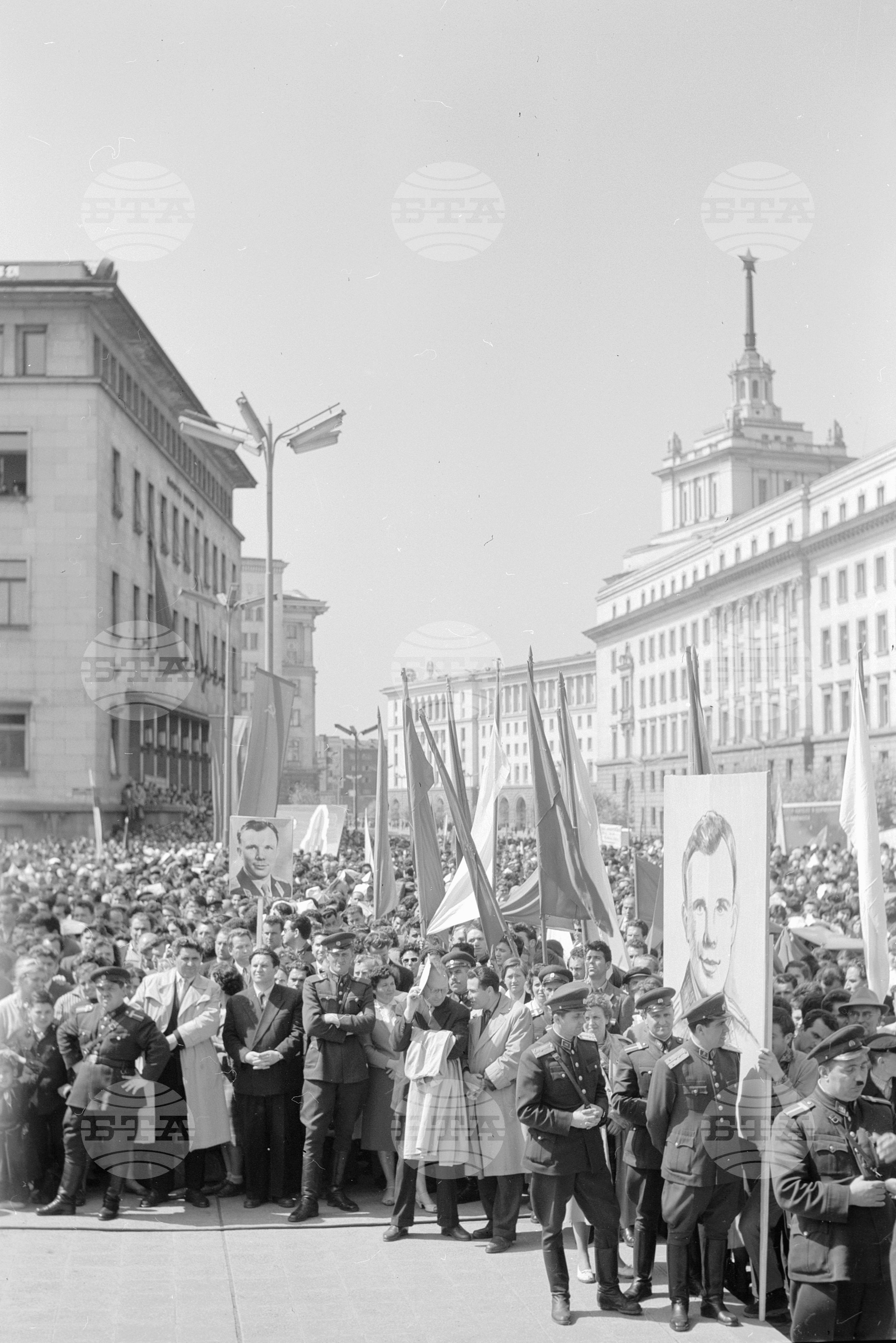 Величествен митинг в София на епохалния подвиг на Съветската наука и техника изпратили в Космоса първия космонавт Ю.А.Гагарин