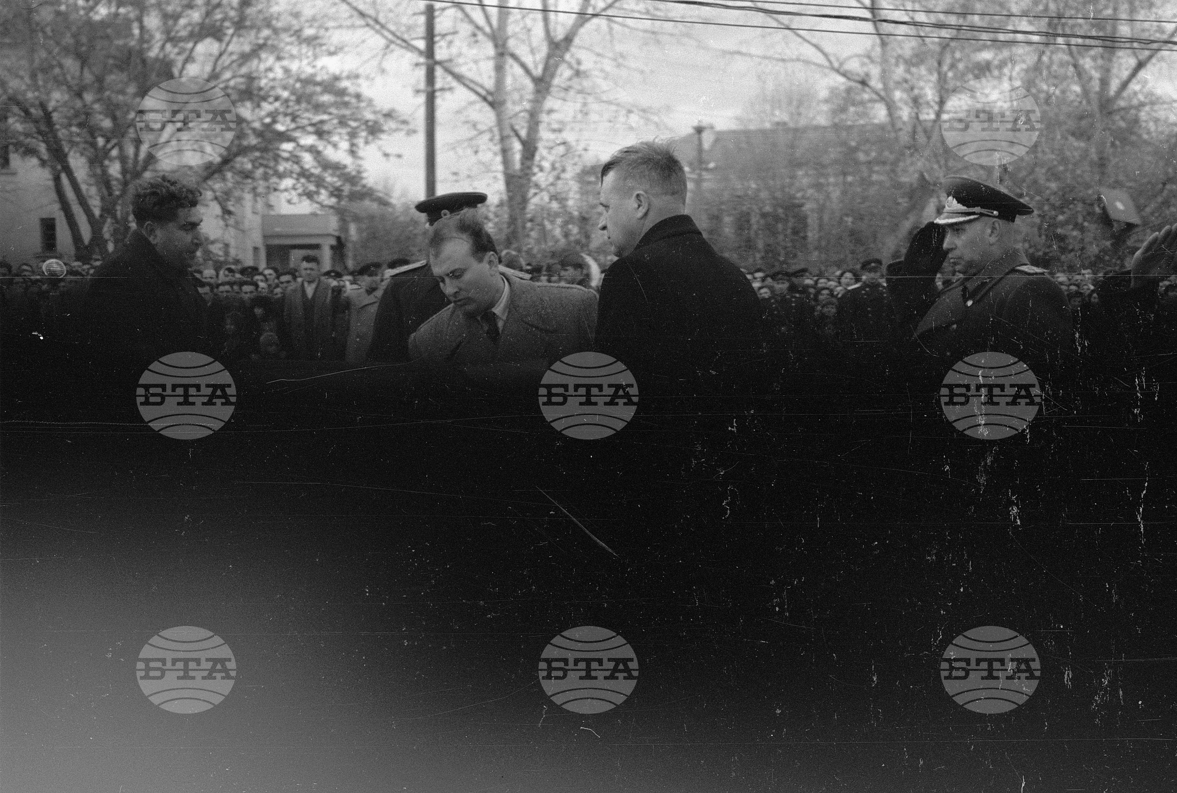 Заслужена почит към делото и паметта на загинали съветски бойци и български партизани - с. Брегово