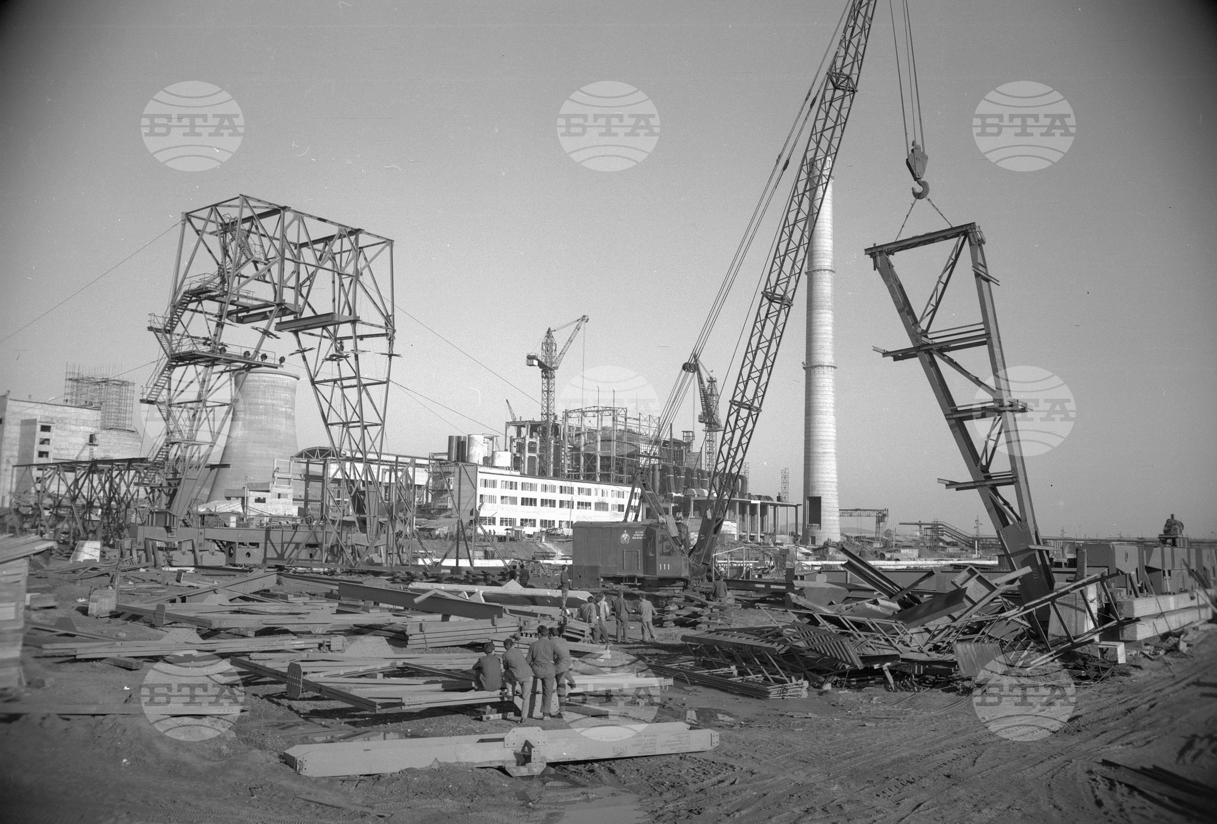 На строежа на Кремиковския металургичен комбинат край София част 9