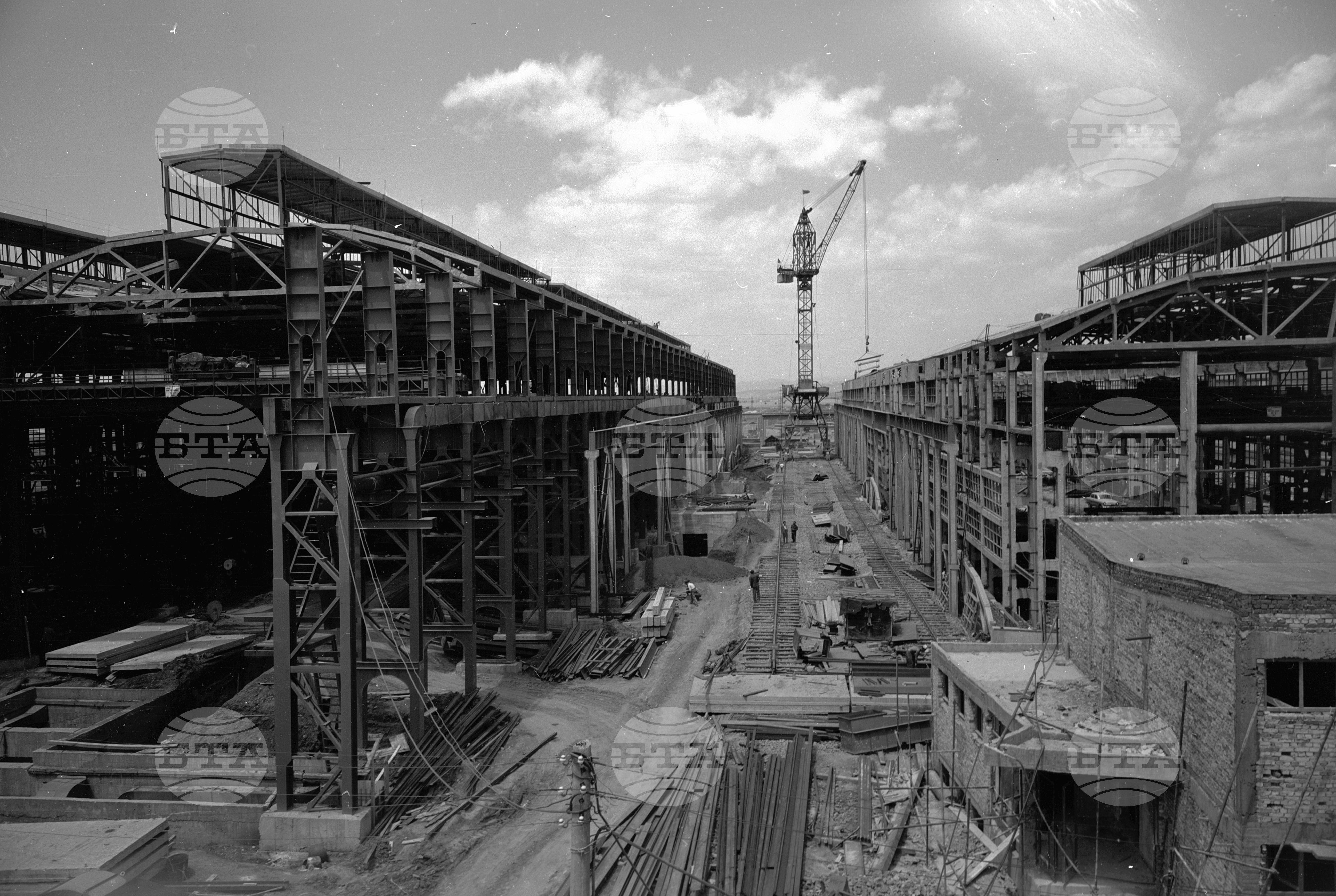 На строежа на Кремиковския металургичен комбинат край София част 7