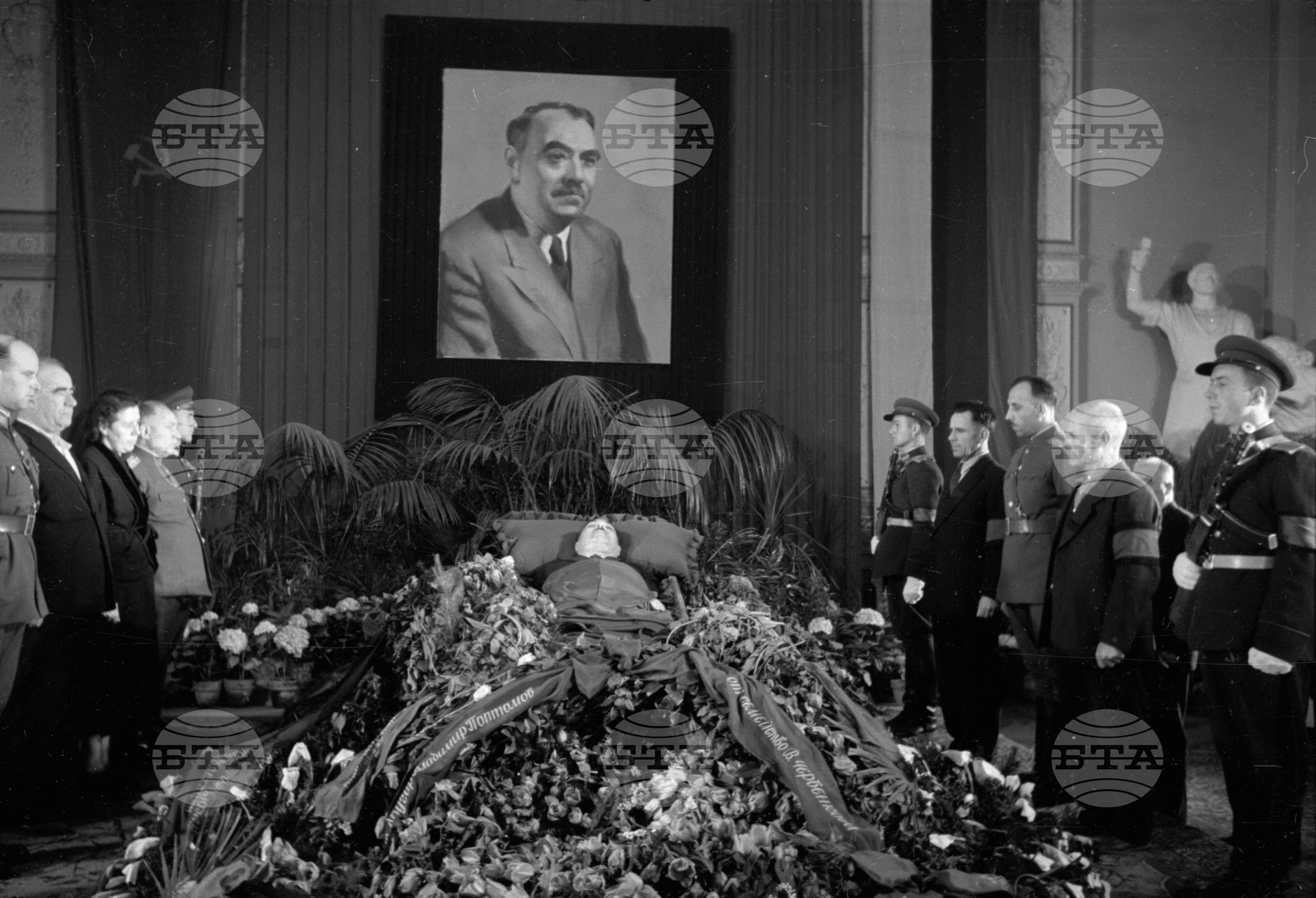 Погребение на подпредседателя на Министерски съвет и член на Политбюро на ЦК на БКП Владимир Поптомов