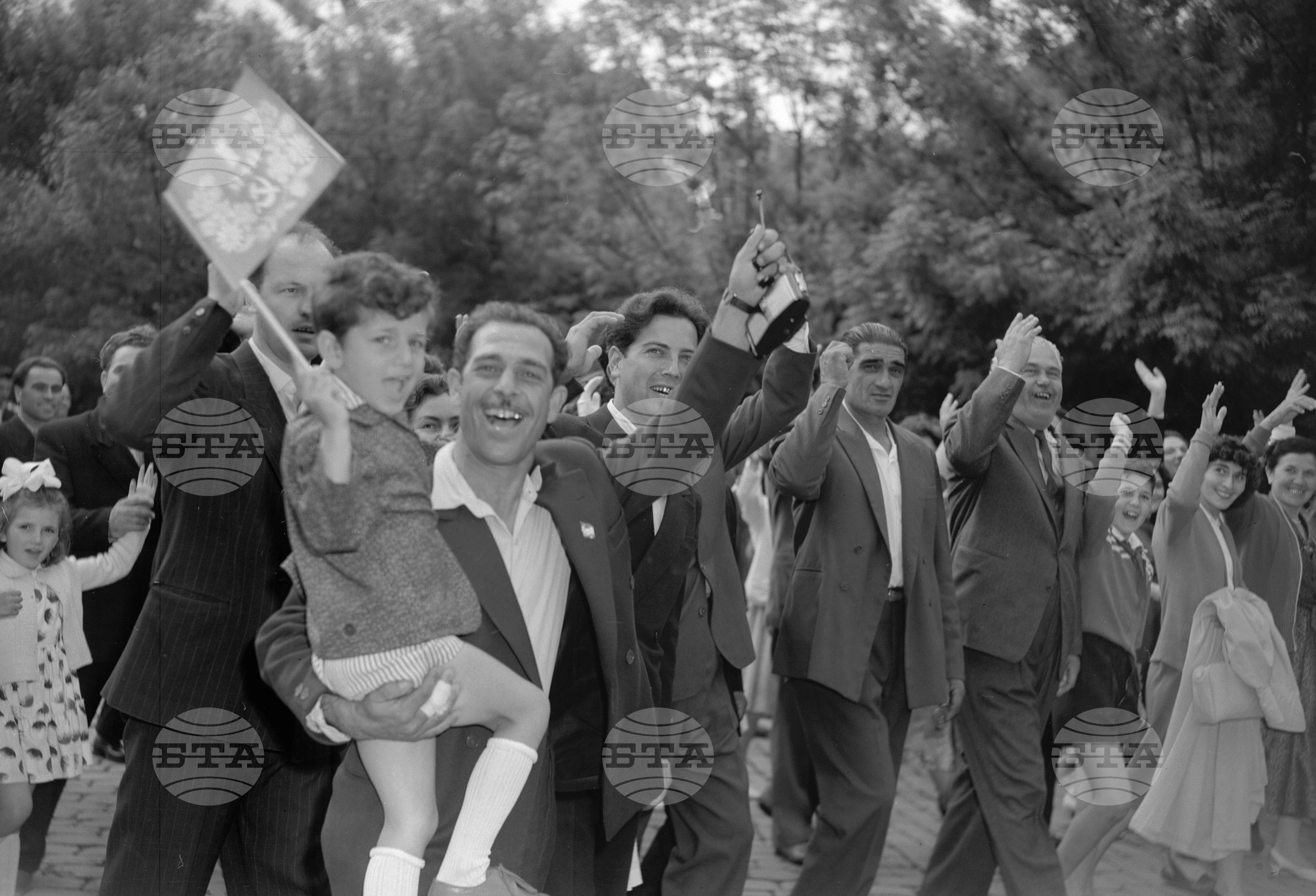 Величествената първомайска манифестация на трудещите се в Пловдив (1961) част 3