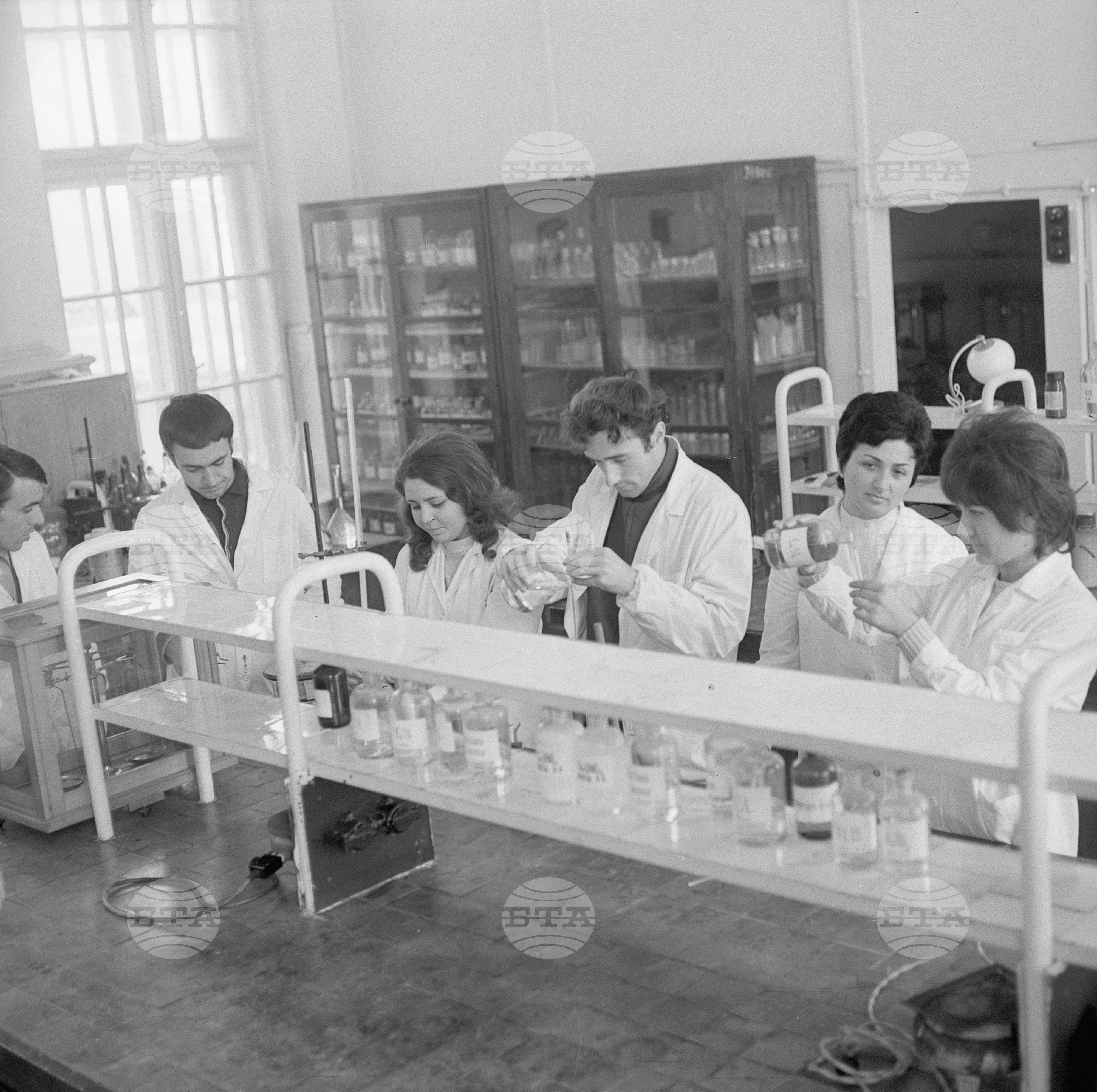 30 години от основаването на Висшия институт за народно стопанство - Варна