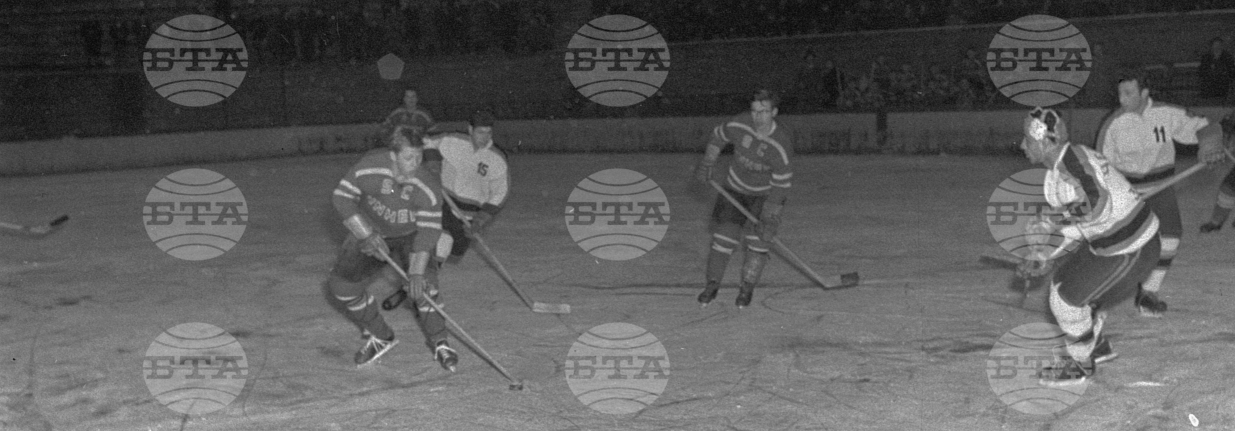 Приятелска международна среща между отборите по хокей на лед на "Айнхайт" (Берлин) и "Червено знаме"(София)