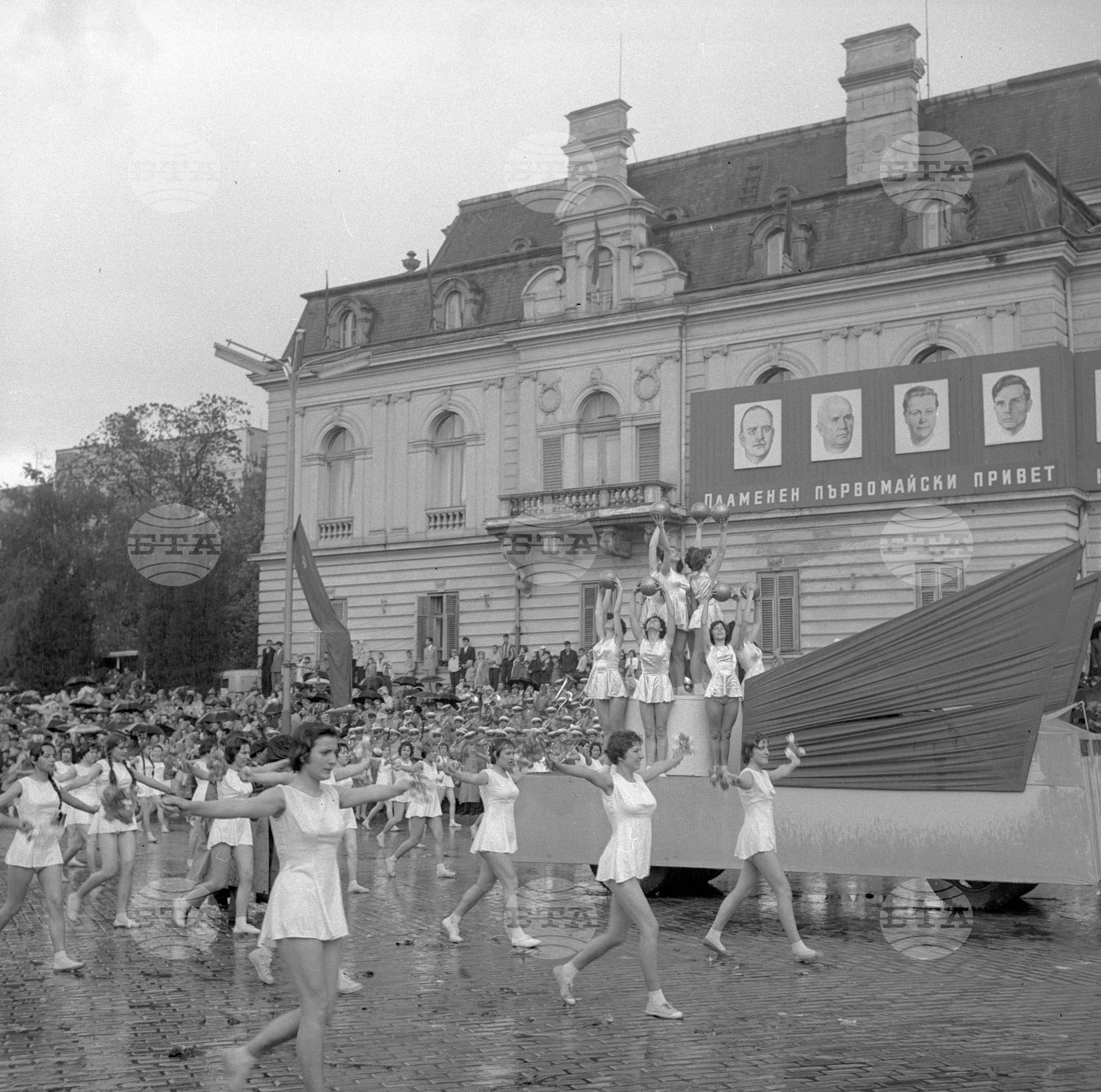 Първомайската манифестация на трудещите се в София (1961) част 2