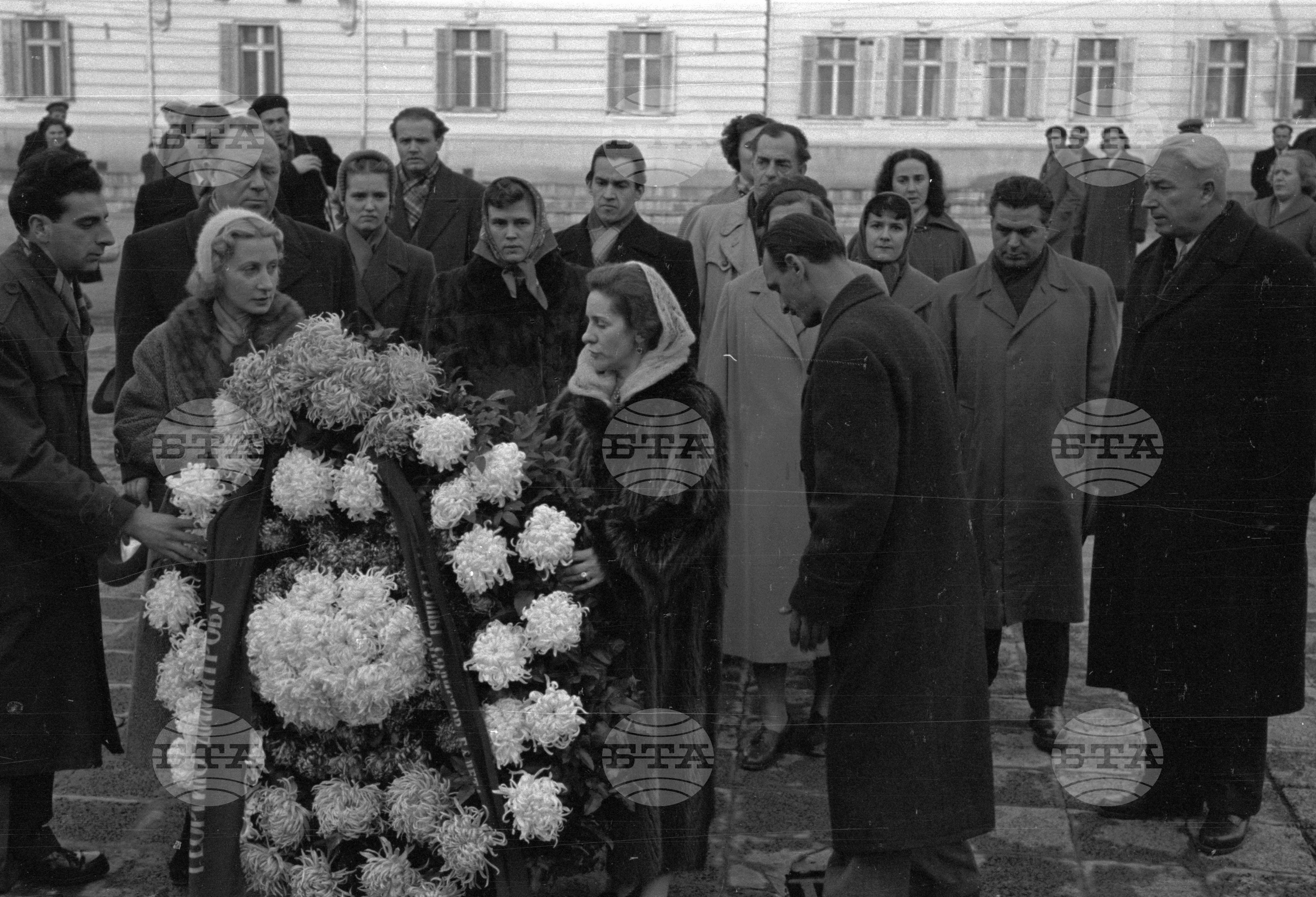 Полагане венец пред мавзолея на Георги Димитров