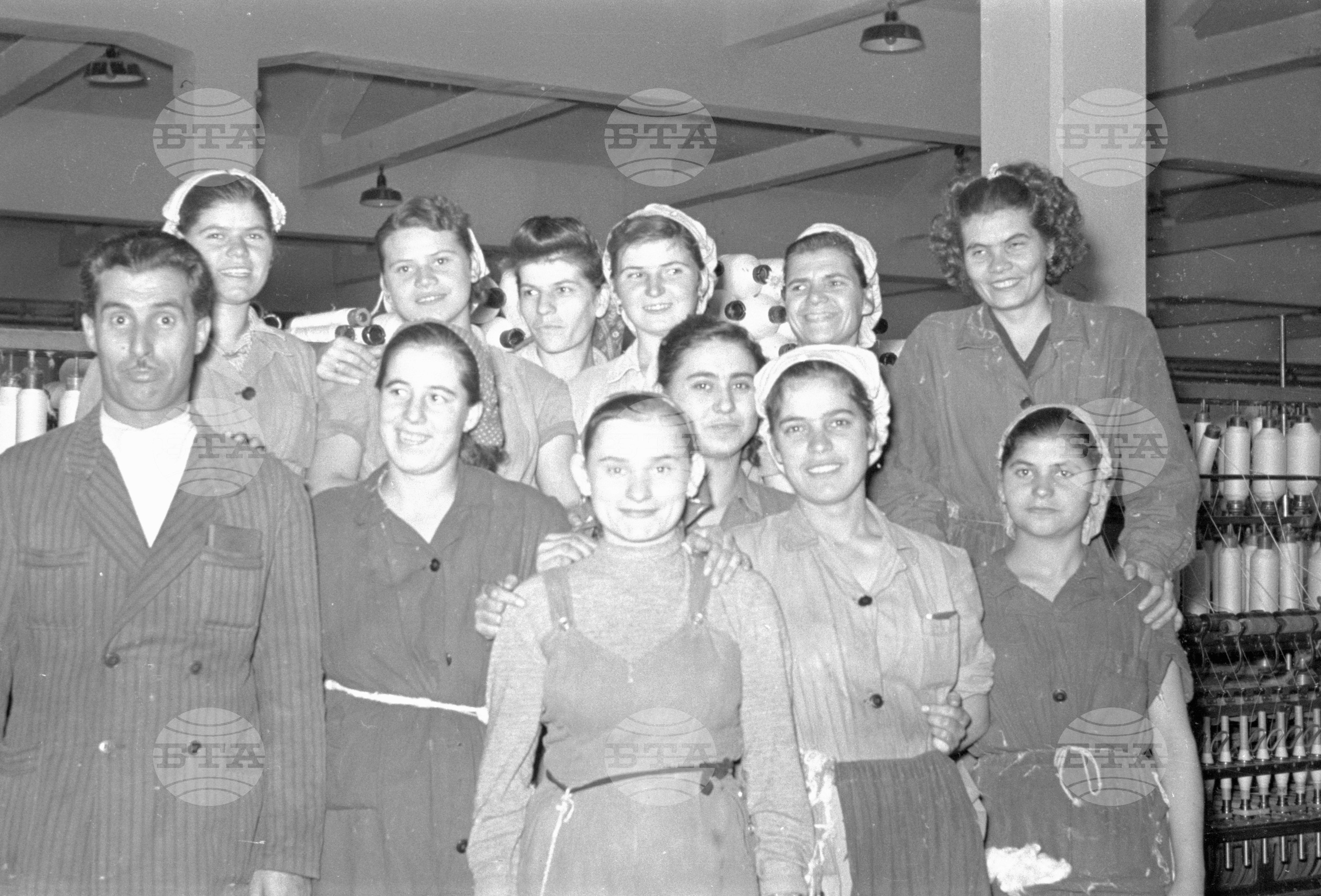 Предачна фабрика „България" - 1953 година