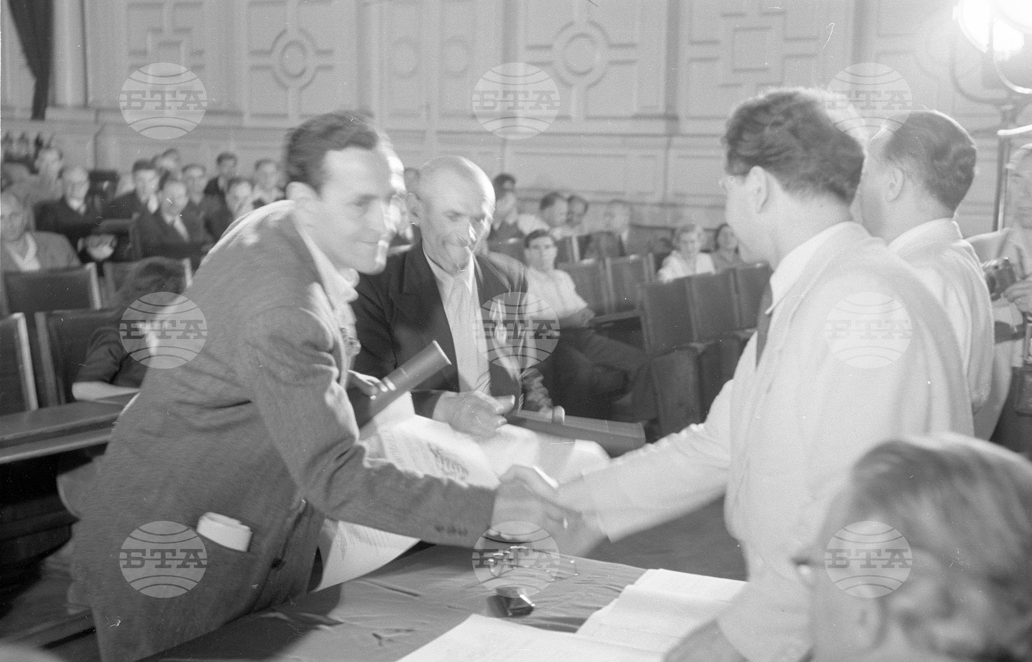 Връчване на Димитровски награди на лауреатите за 1951 година