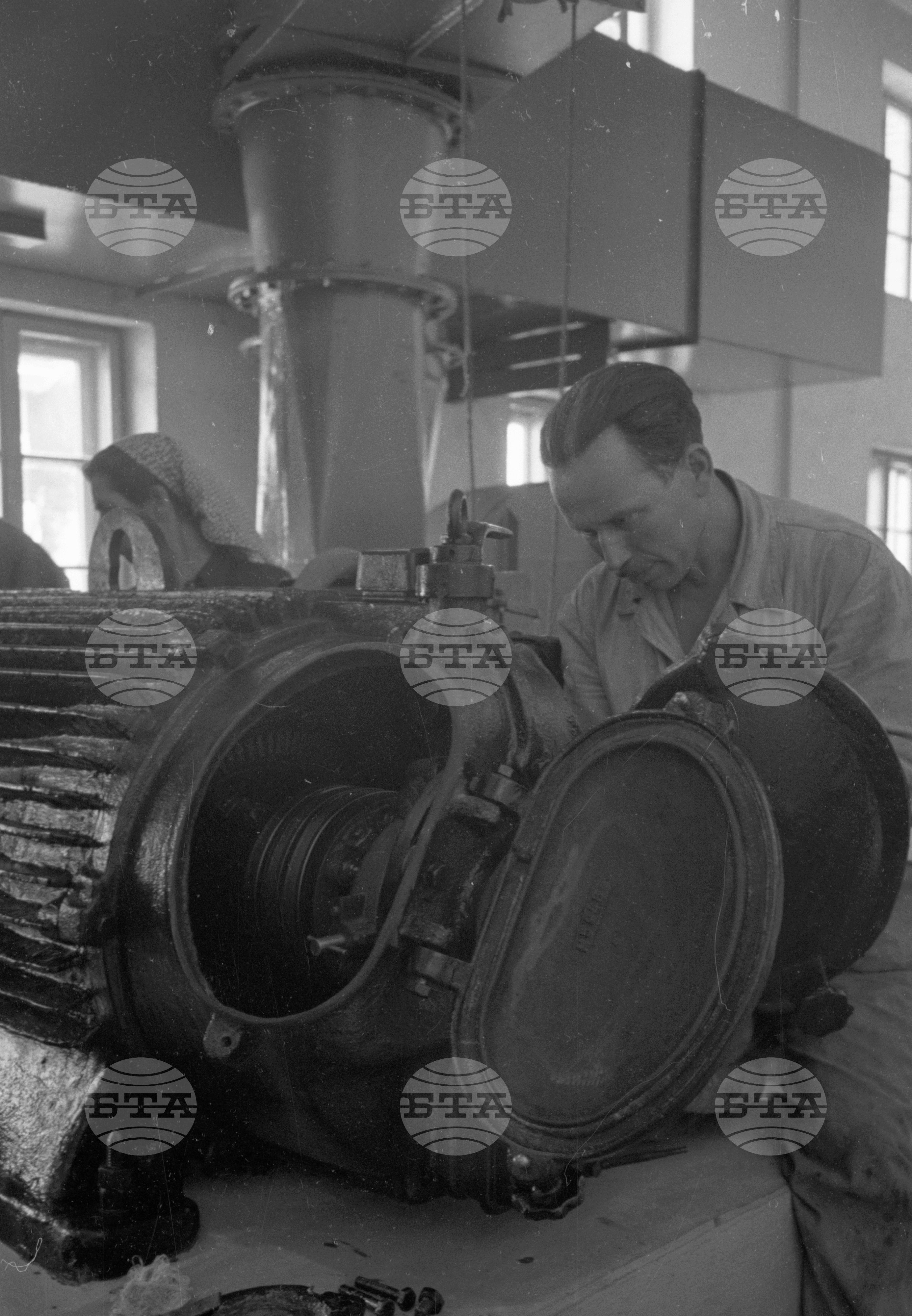 Държавен металургичен завод „Ленин“ - 1953 година - отливане на първата родна стомана