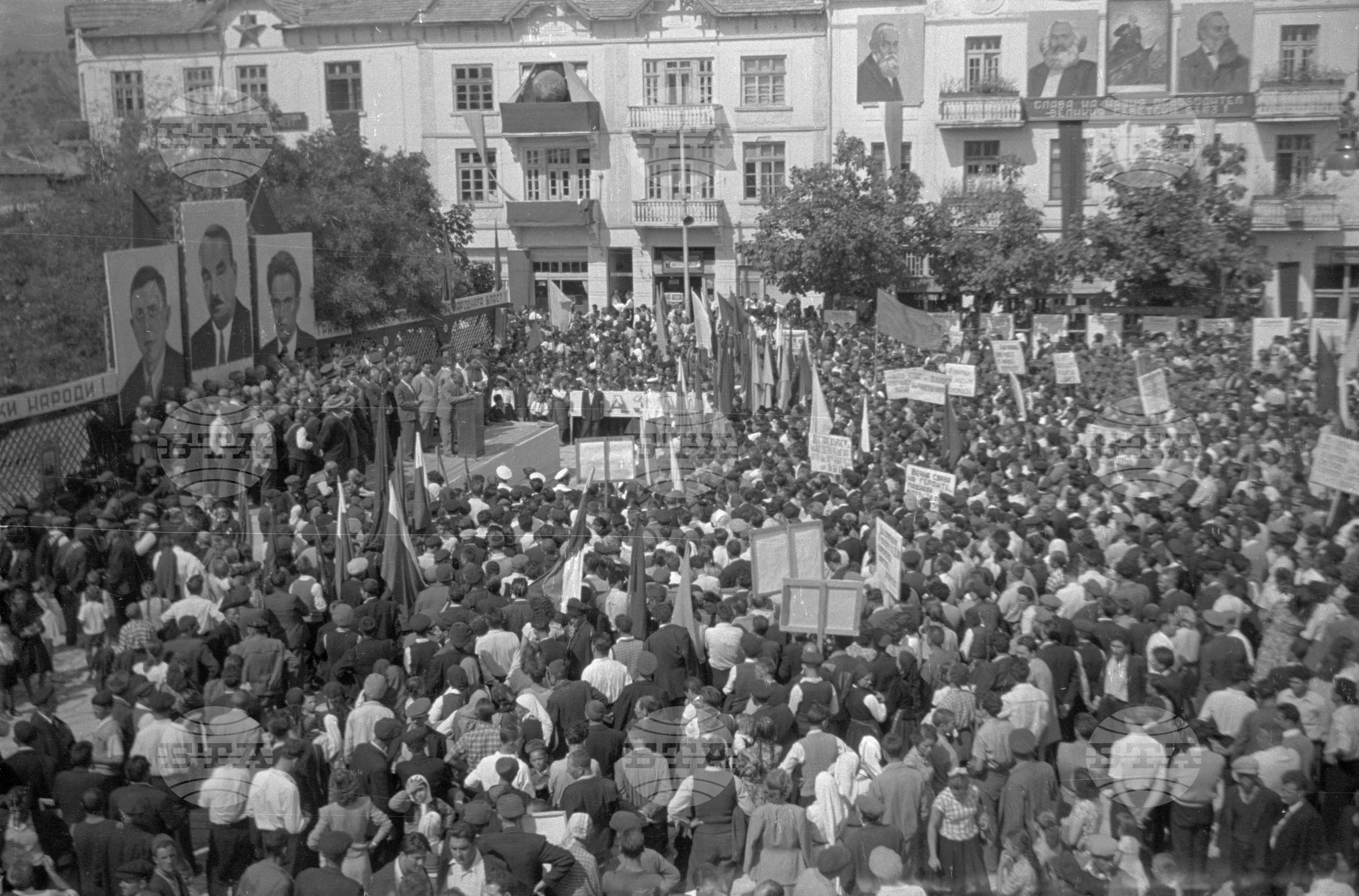 Величествен митинг в Разлог по случай 35 годишнината на Септемврийското въстание през 1923 година