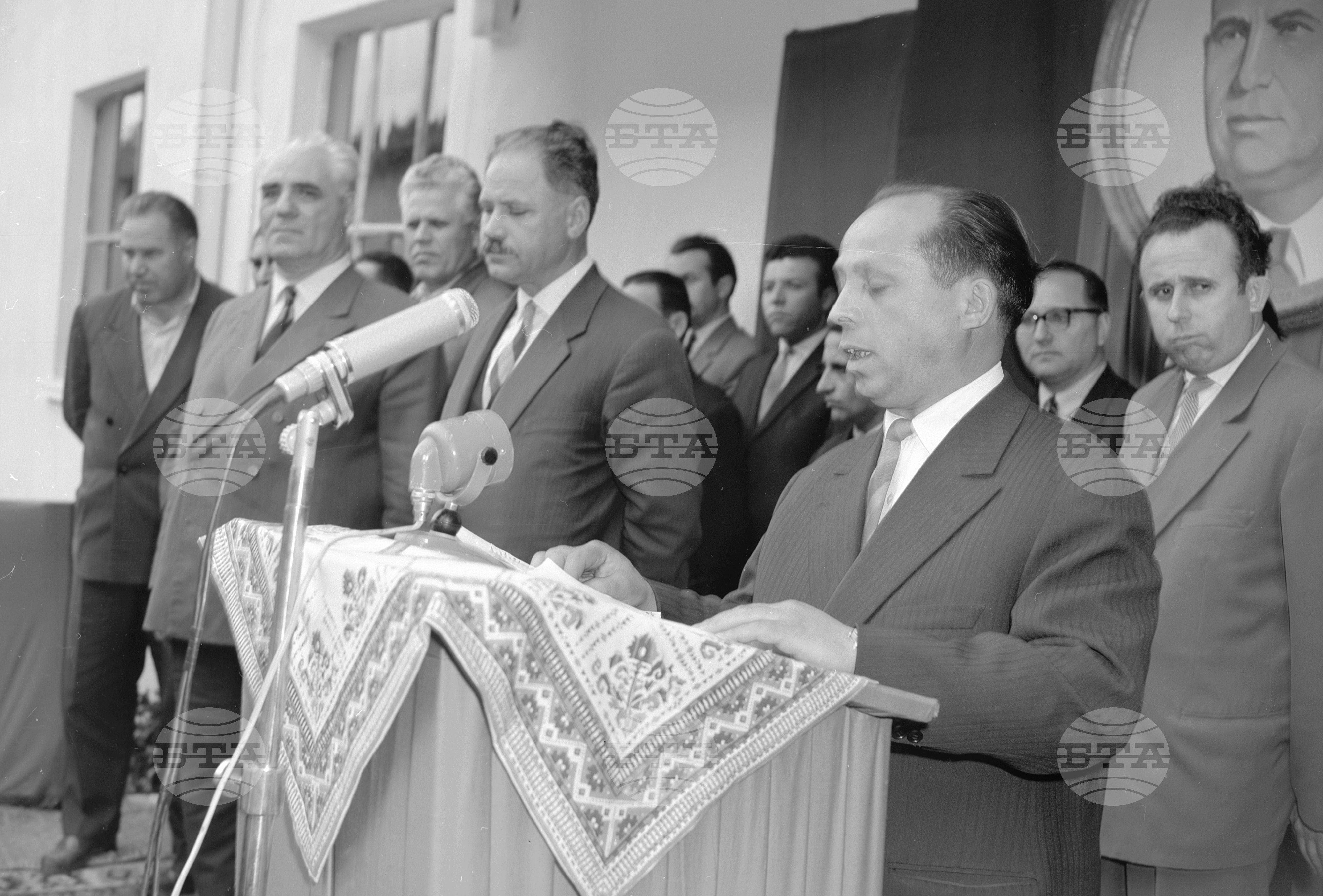 Откриване на завода за малки радиоприемници