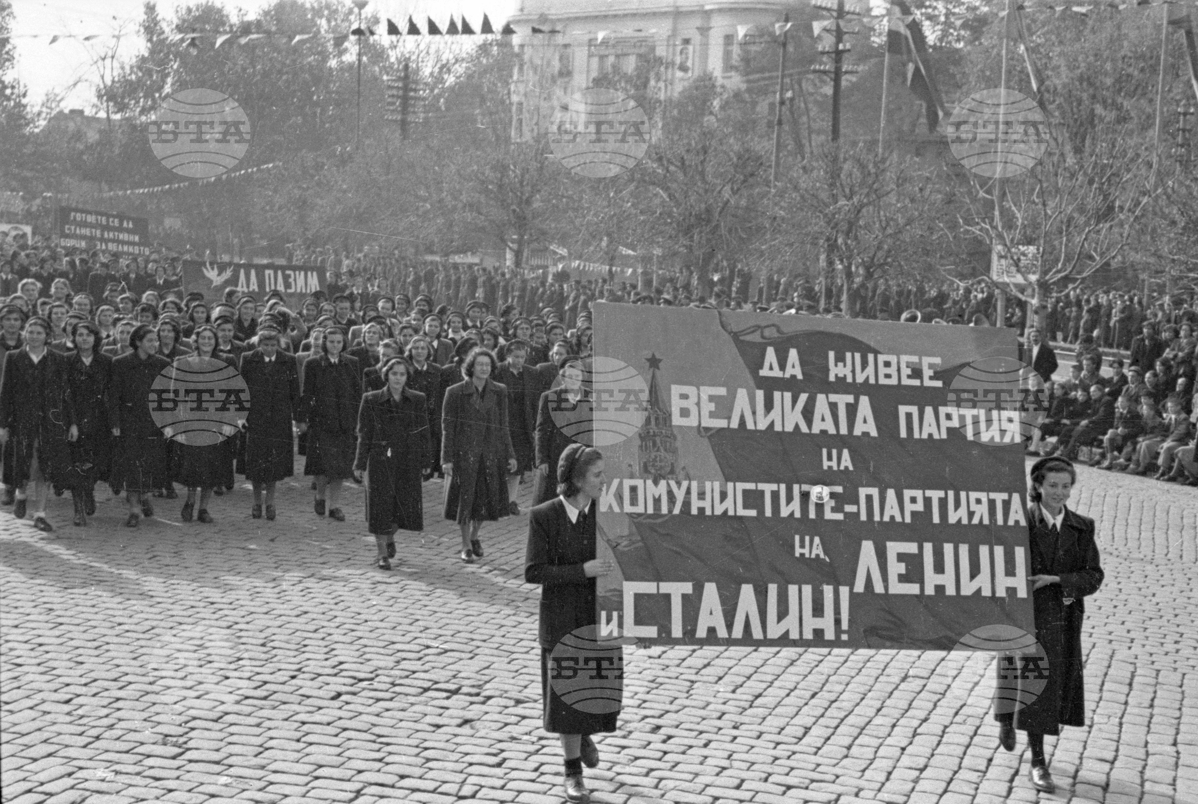 Тържества и празнична манифестация за Великата октомврийска революция 1951 год