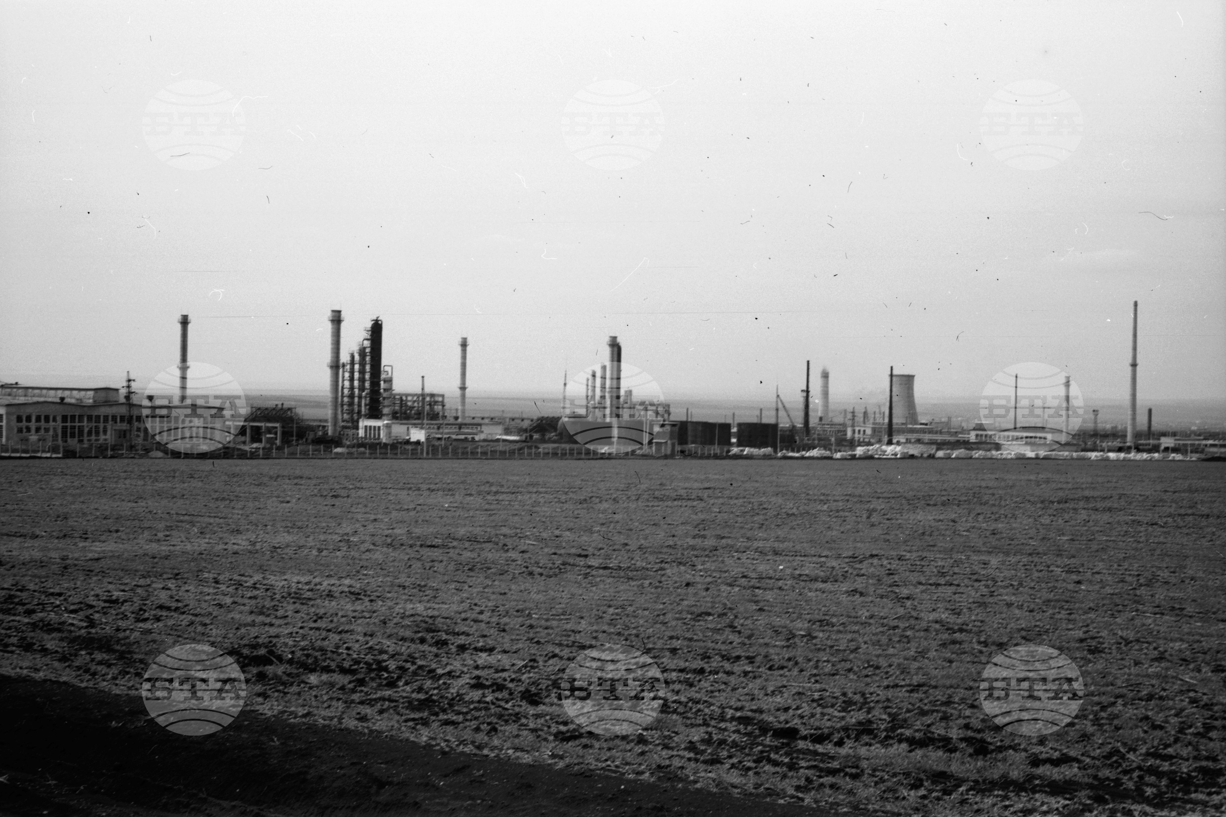 На строежа на нефтопреработвателния завод край Бургас - част 2