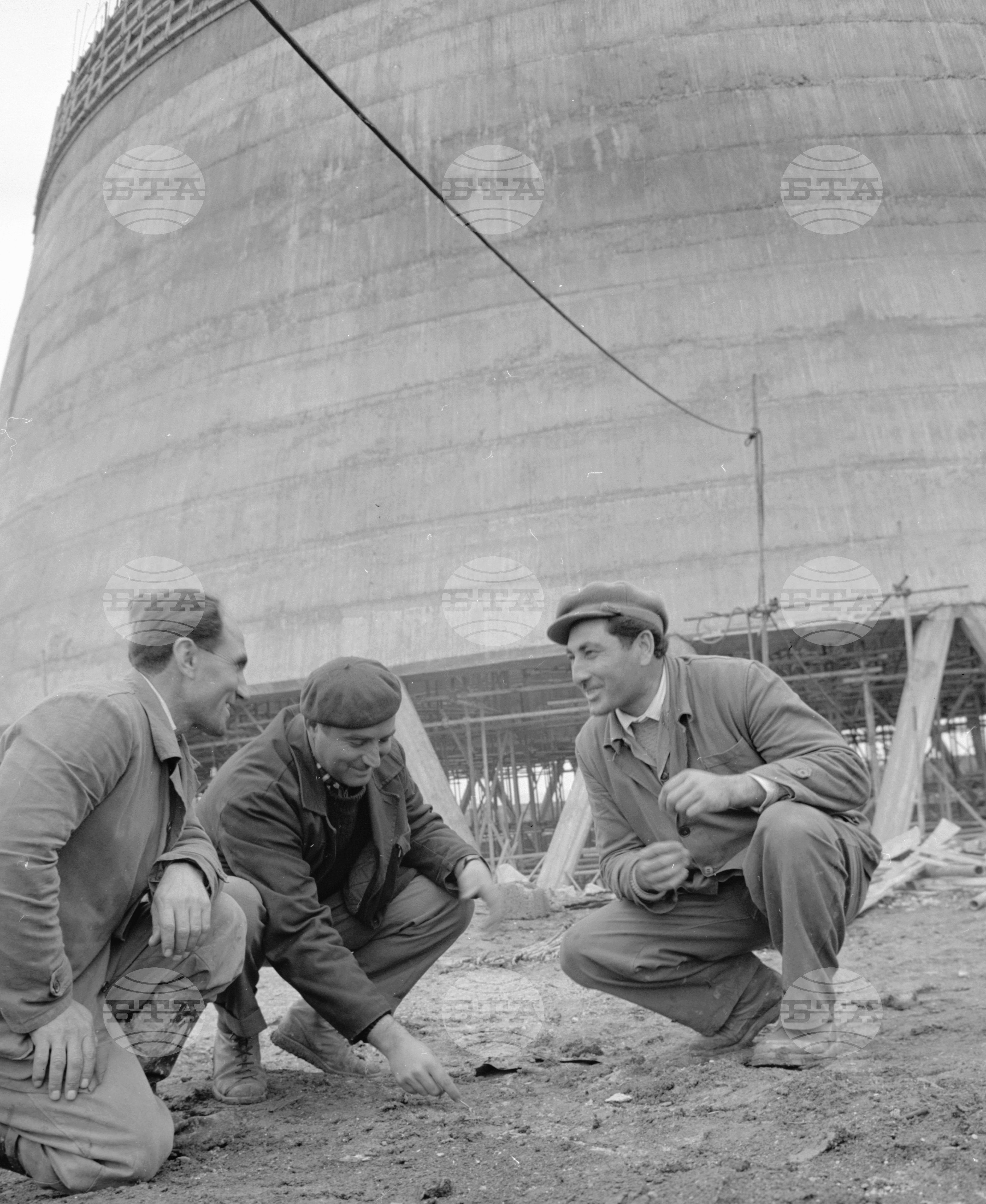 На строежа на Нефтопреработвателния завод край Бургас 1962 година част 2
