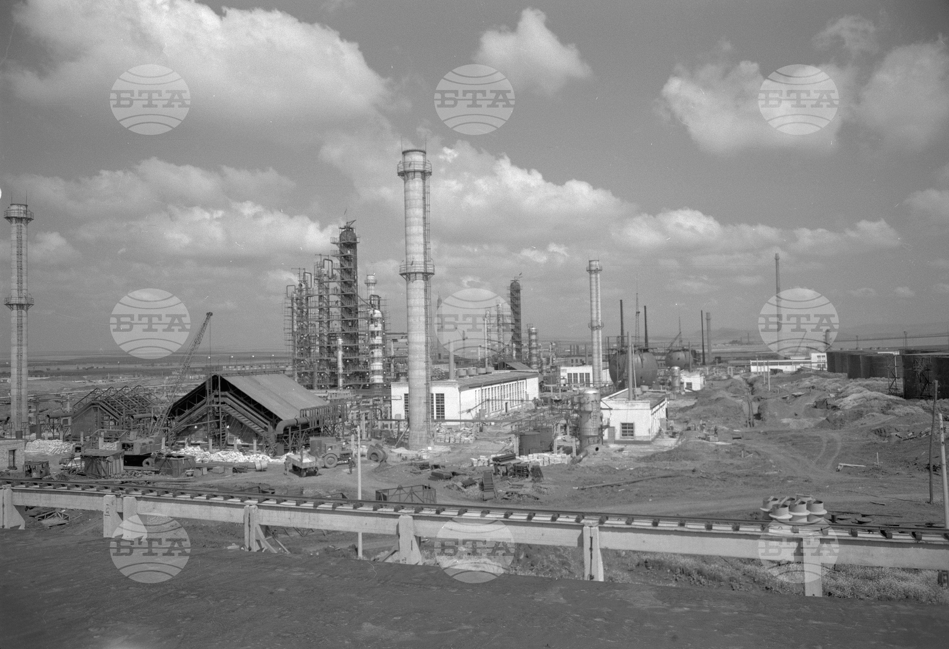 Нефтопреработвателен завод край Бургас - част 2