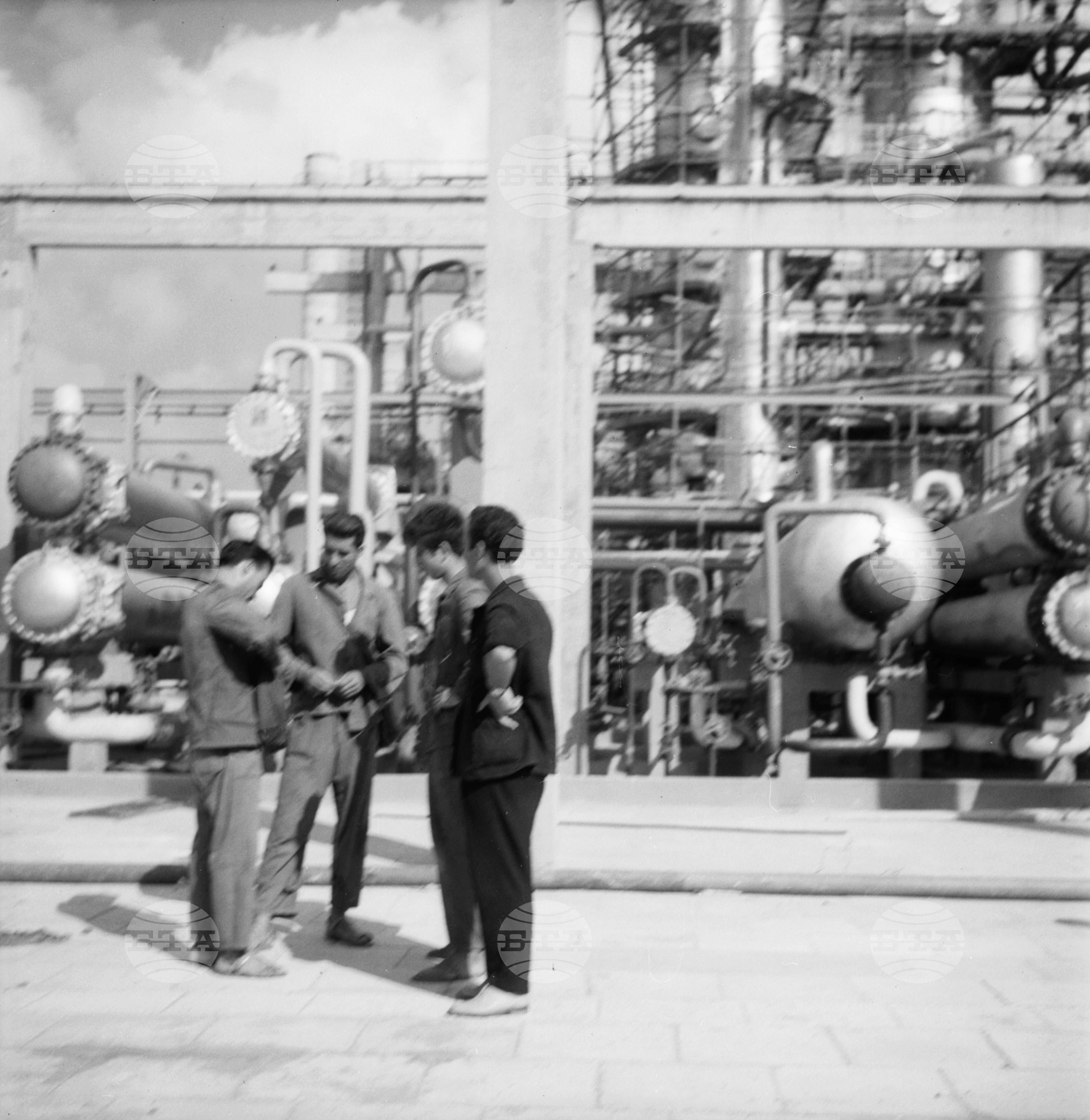 Нефтопреработвателния завод 1963 година