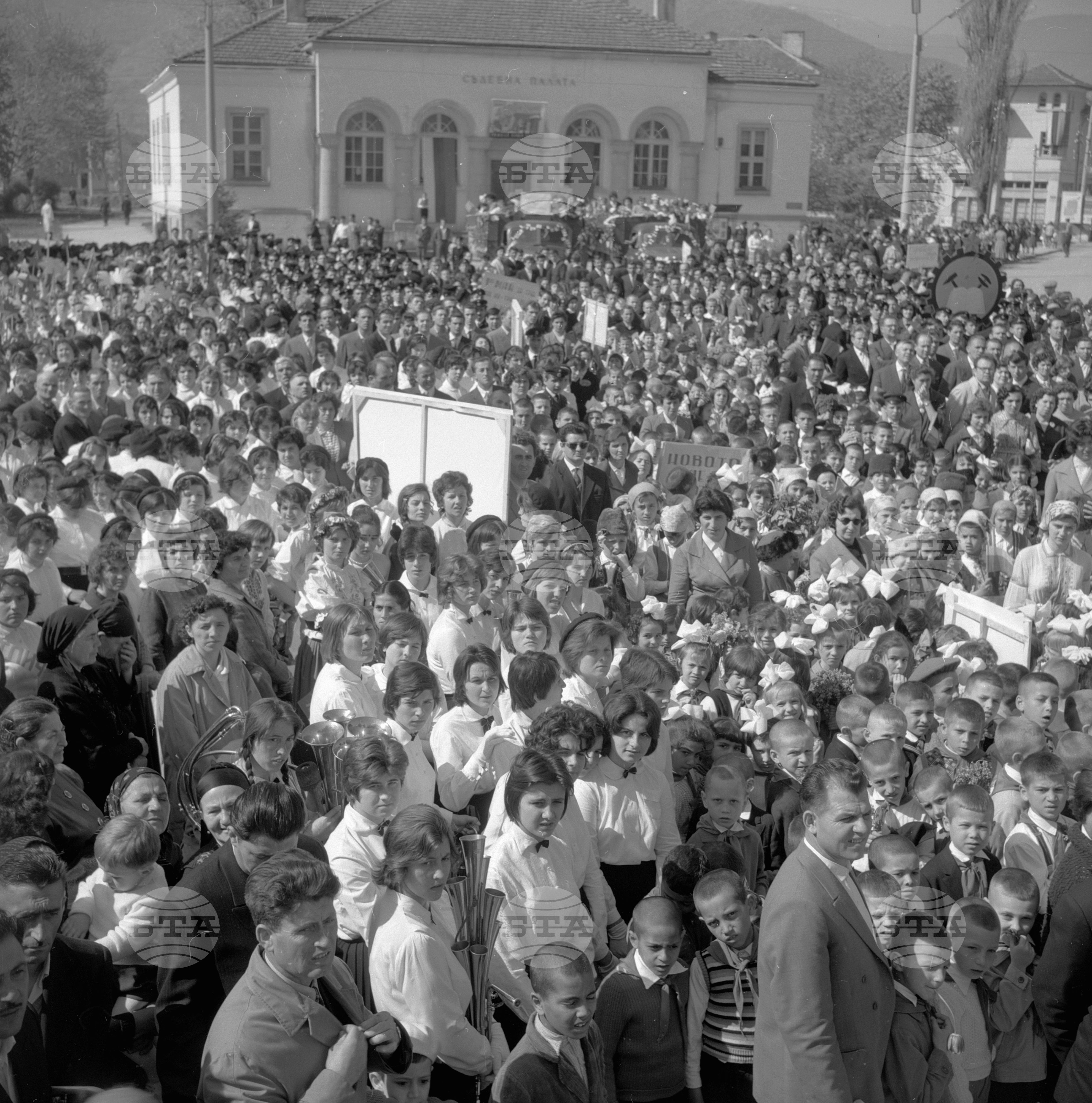 Първомайската манифестация на трудещите се в Ботевград