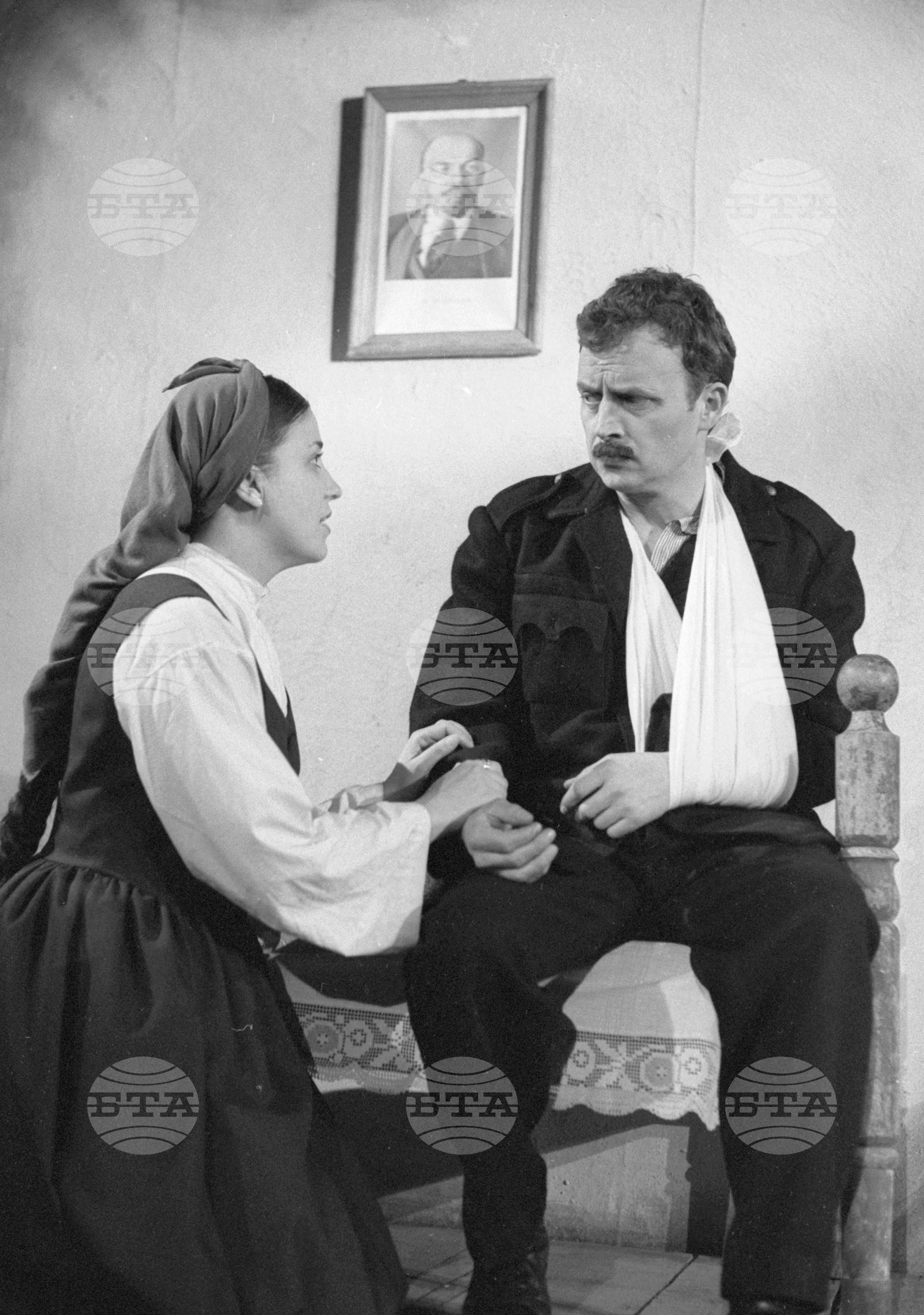 "Ленин влезе в нашия дом " от Георги Караславов, Постановка - Надежда Сейкова