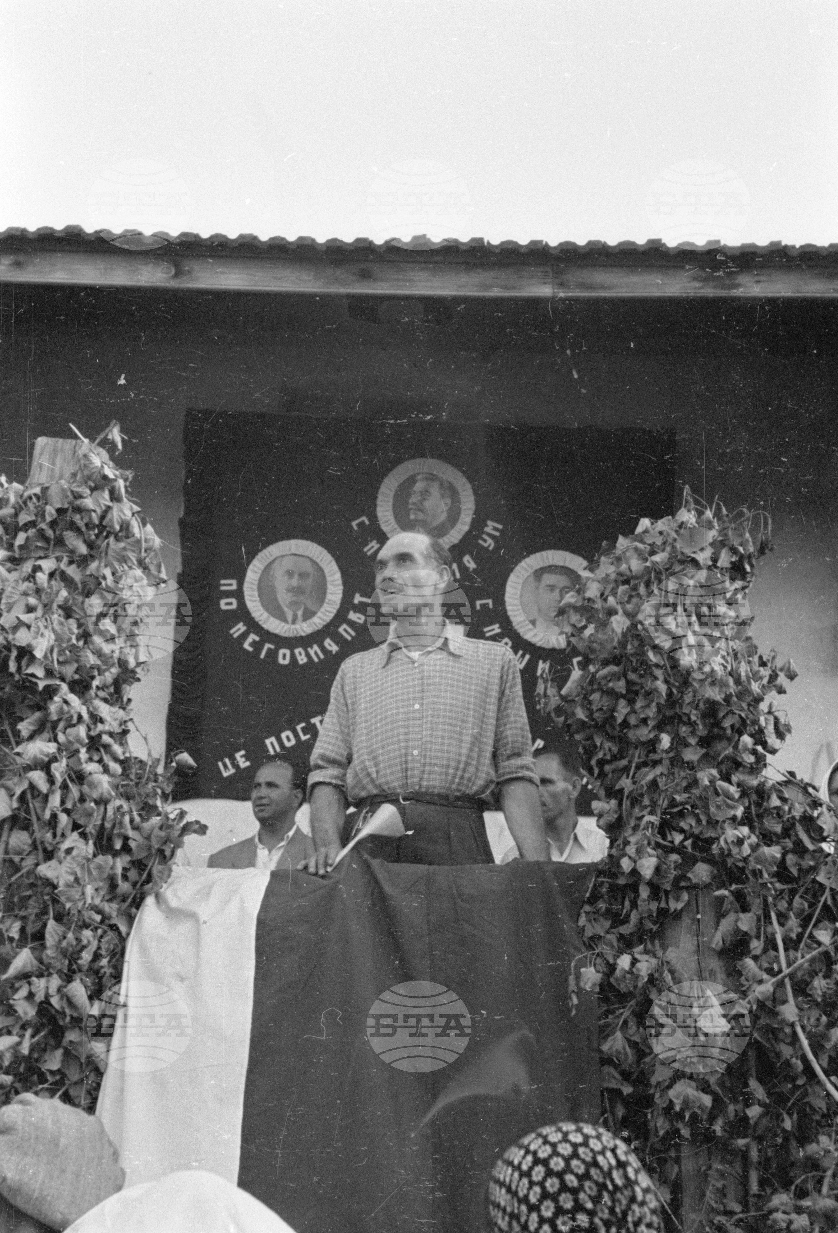 Предаване на зърнодоставки в Голямо Конаре (днес град Съединение), 1951