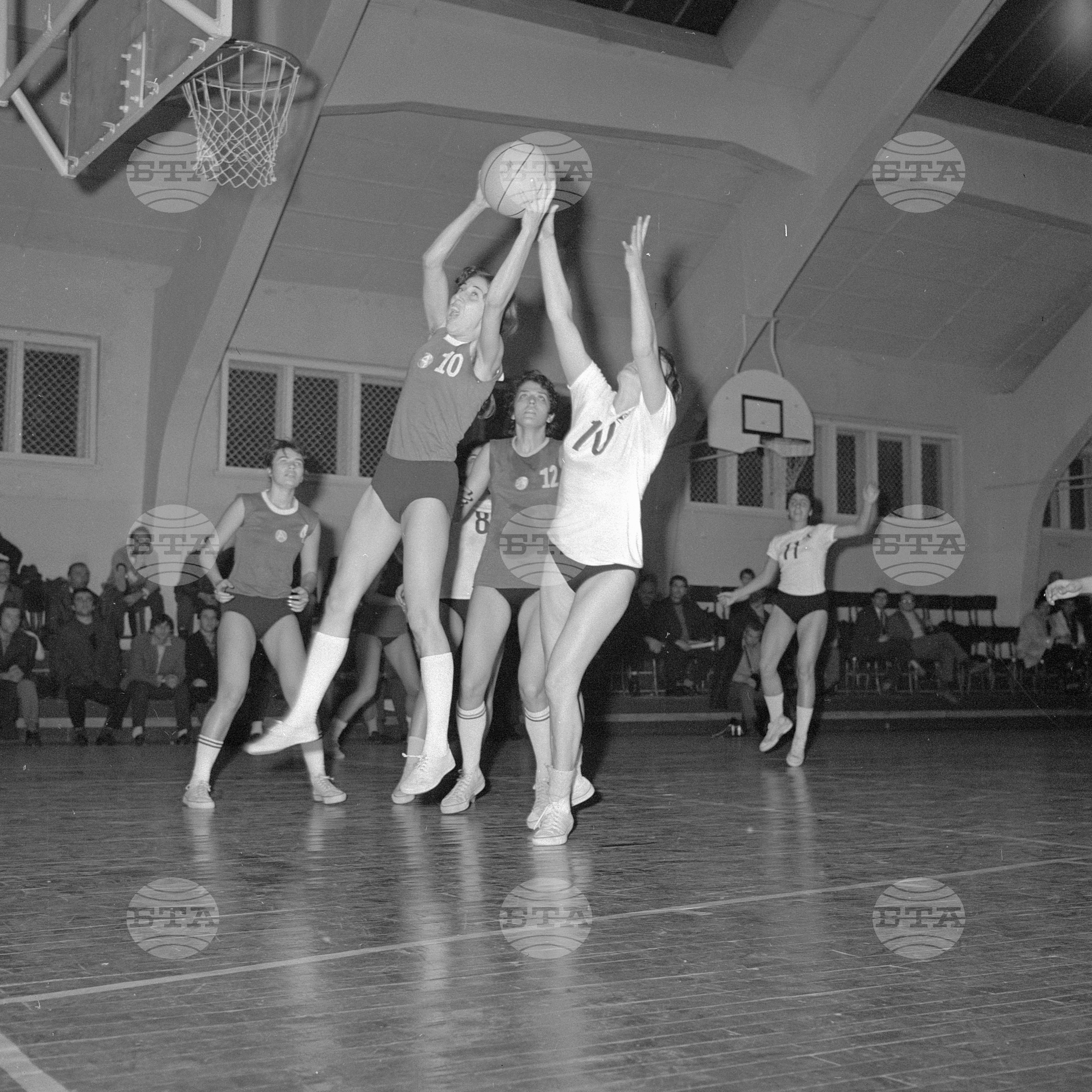 Републиканско първенство по баскетбол за жени през 1971 година - "Академик" срещу "Славия" (60:81)
