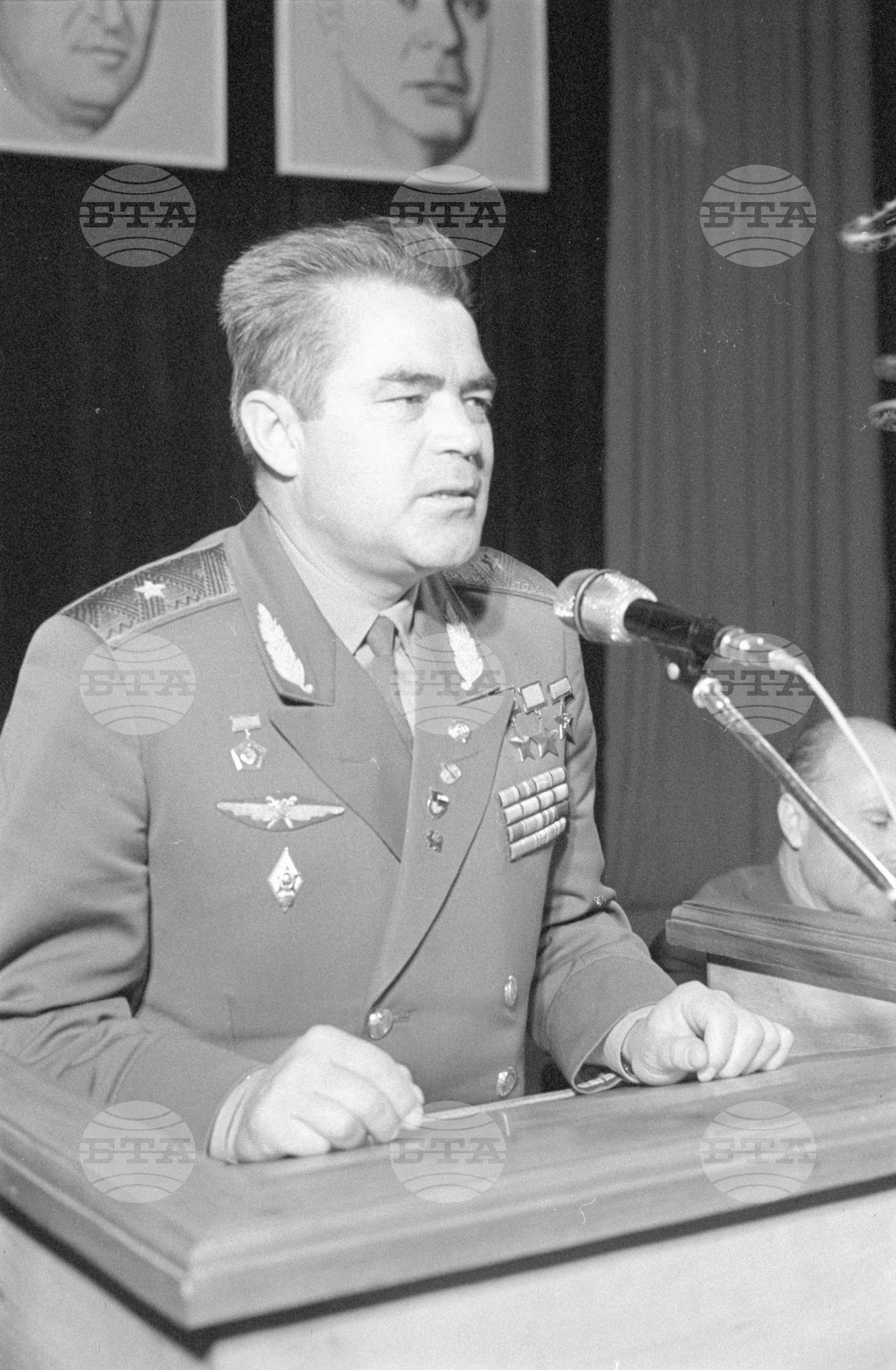 Съпрузите-космонавти от СССР Валентина Терешкова и съпругът ѝ - генерал-майор Адриян Николаев, гостуват в България
