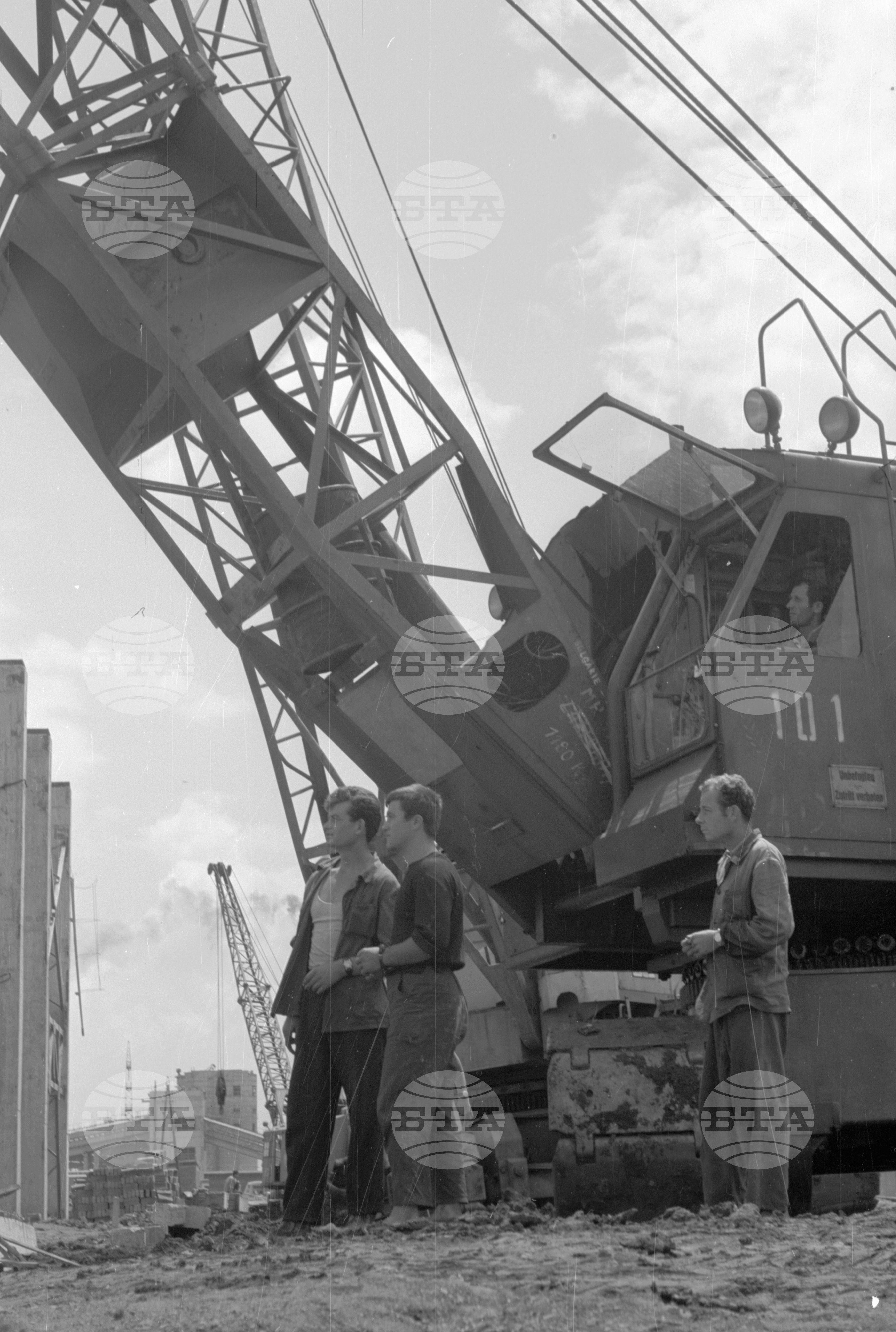 Из строежа на Кремиковския металургичен комбинат 1963 година