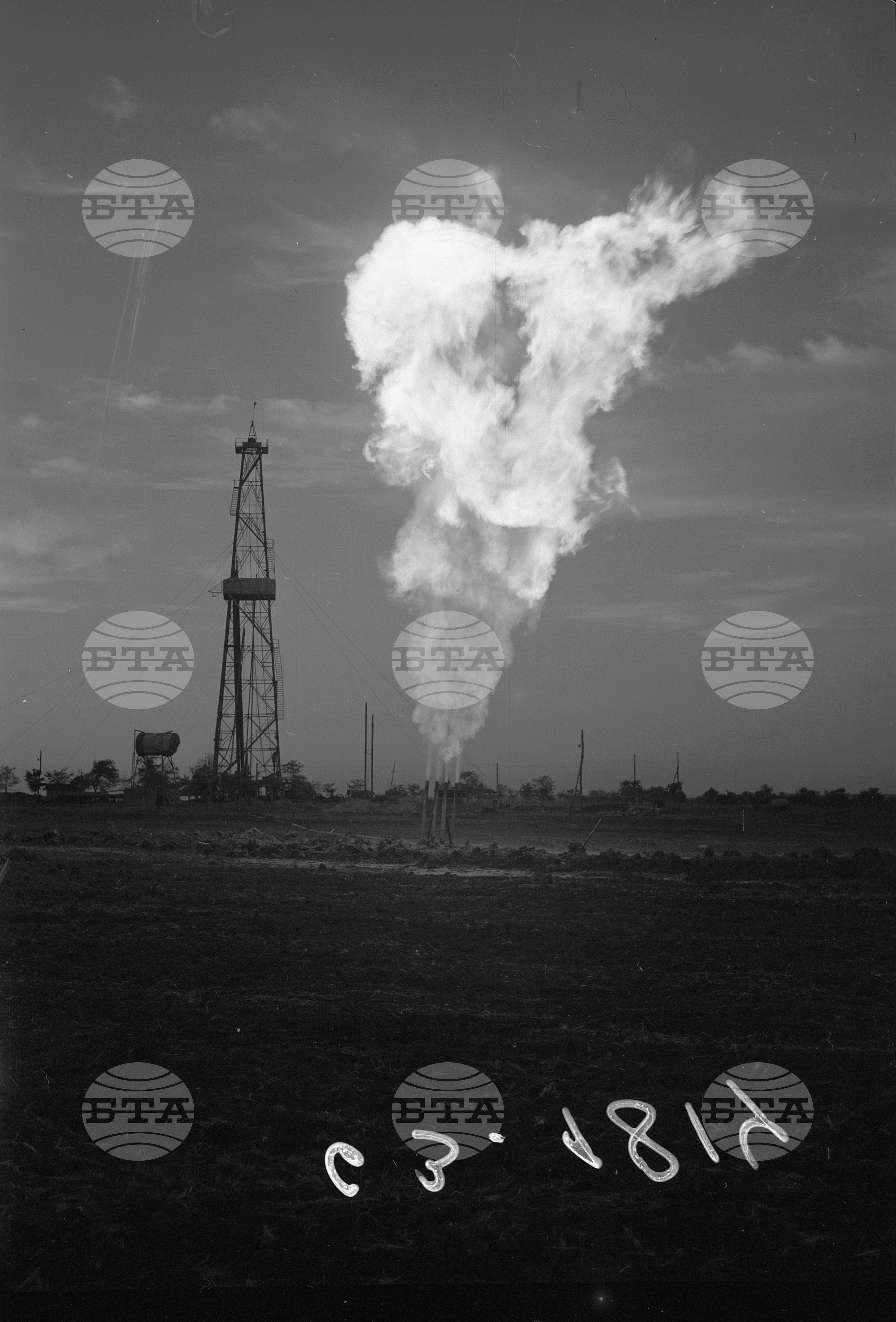 Край село Чирен , Врачански окръг бликна природен газ