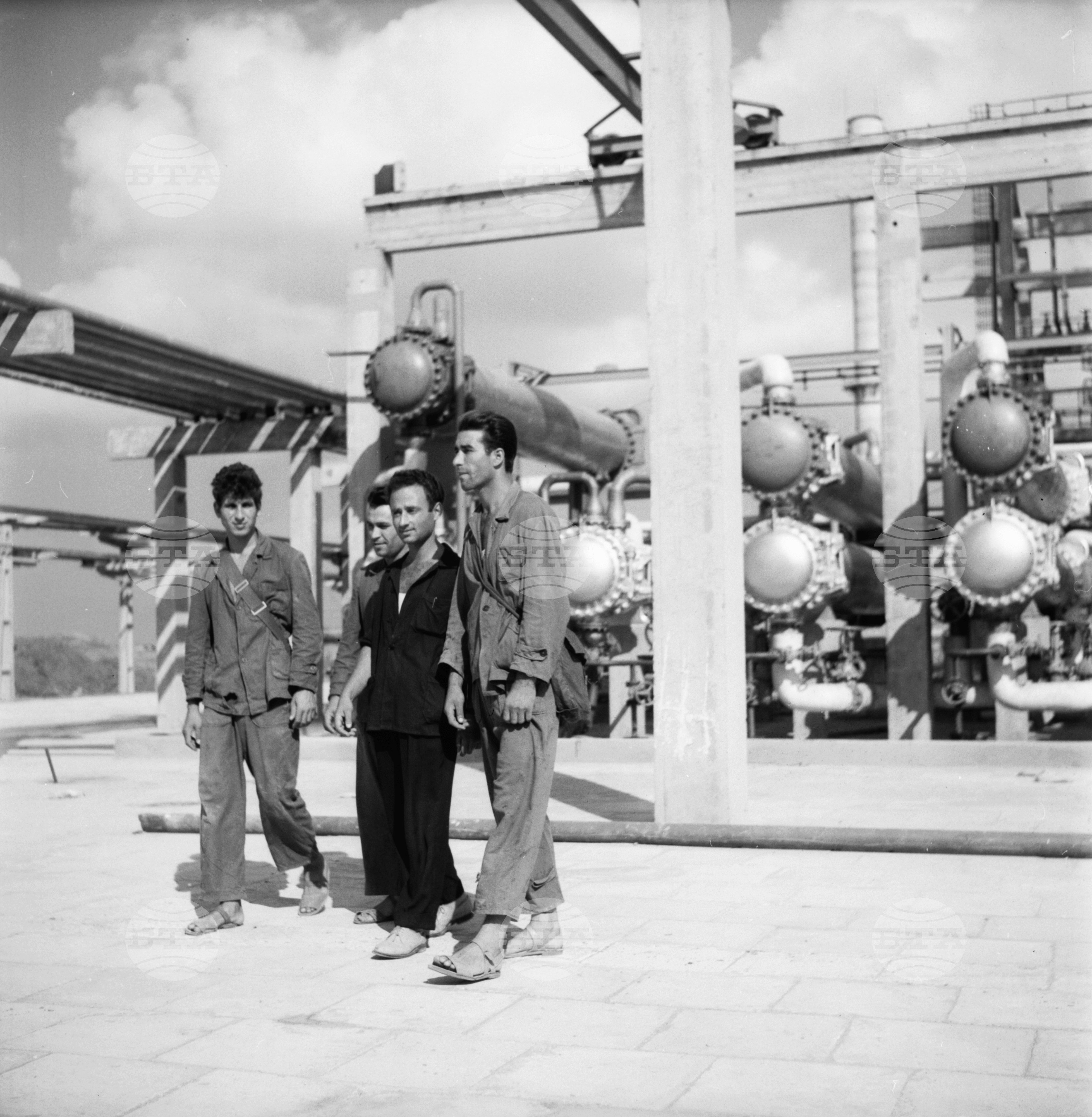 Нефтопреработвателния завод 1963 година