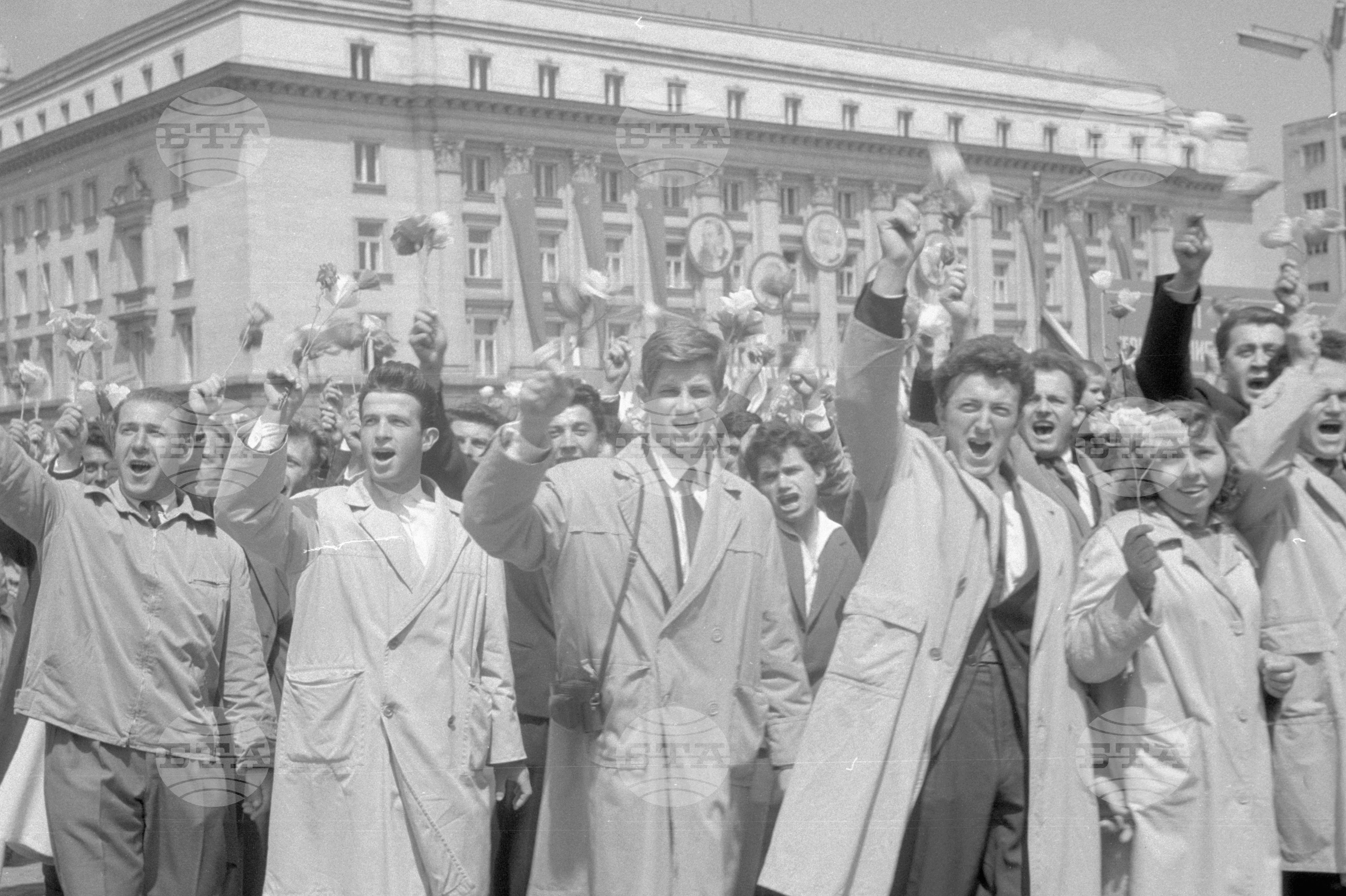 Първомайска манифестация в столицата 1962г. част 4