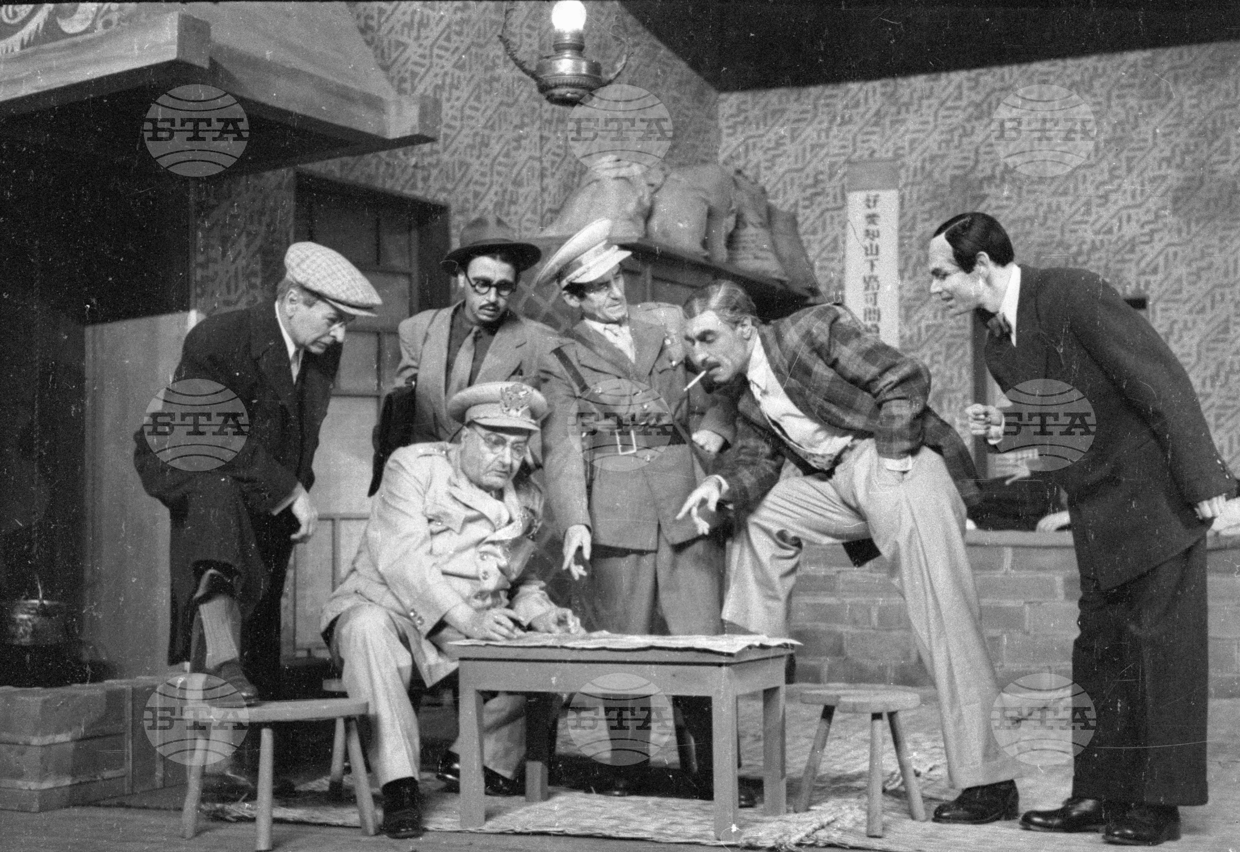 Театрално представление "Хора с добра воля", 1951