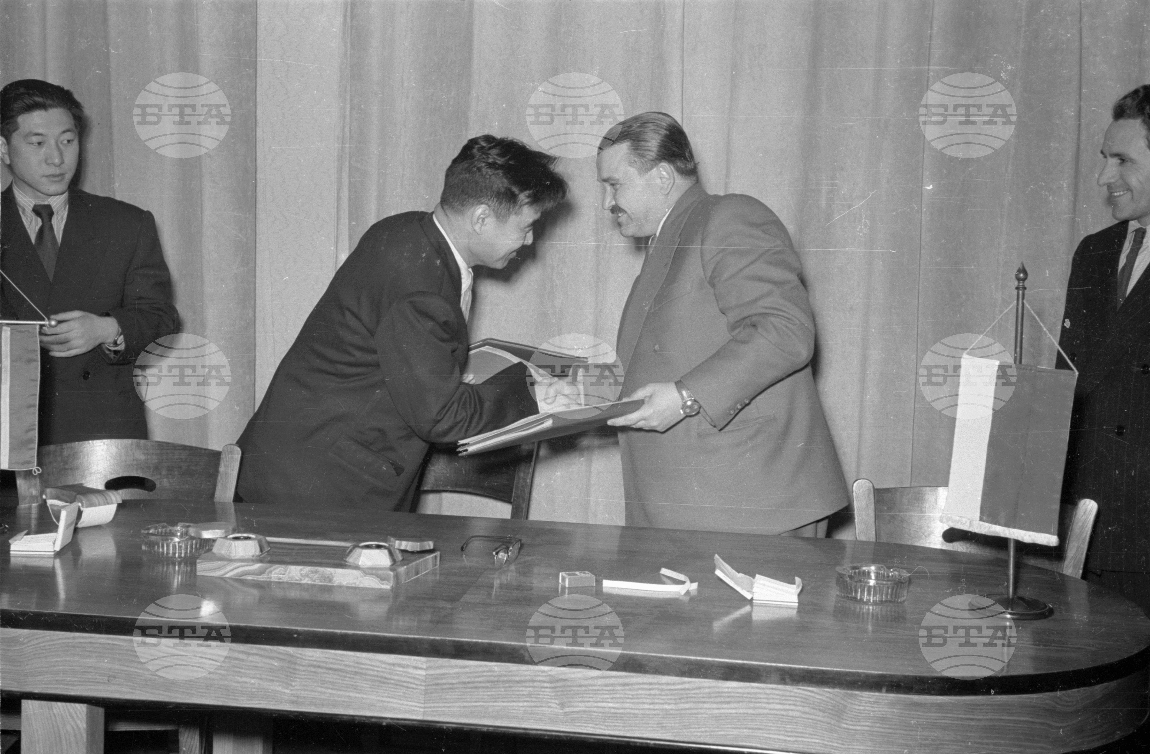 Подписване на спогодбата за стокообмен и плащания през 1957 година между Народна република България и Корейската народнодемократична република