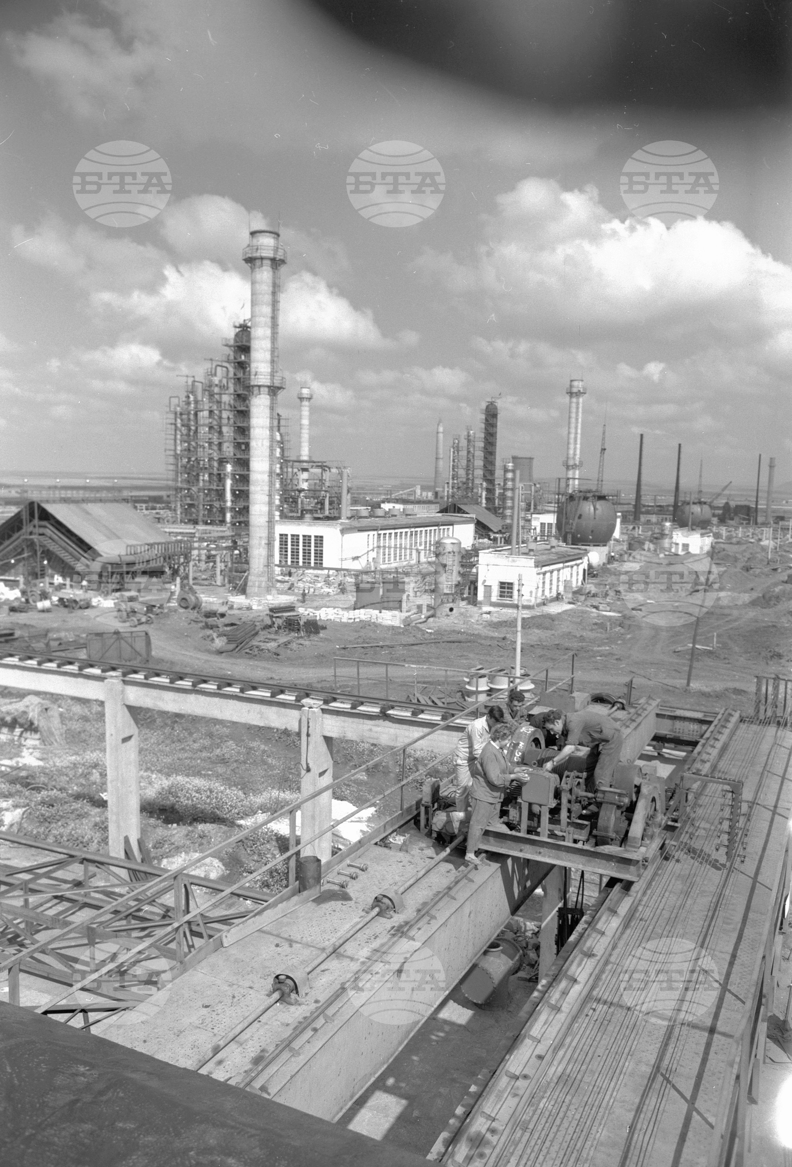 Нефтопреработвателен завод край Бургас - част 2