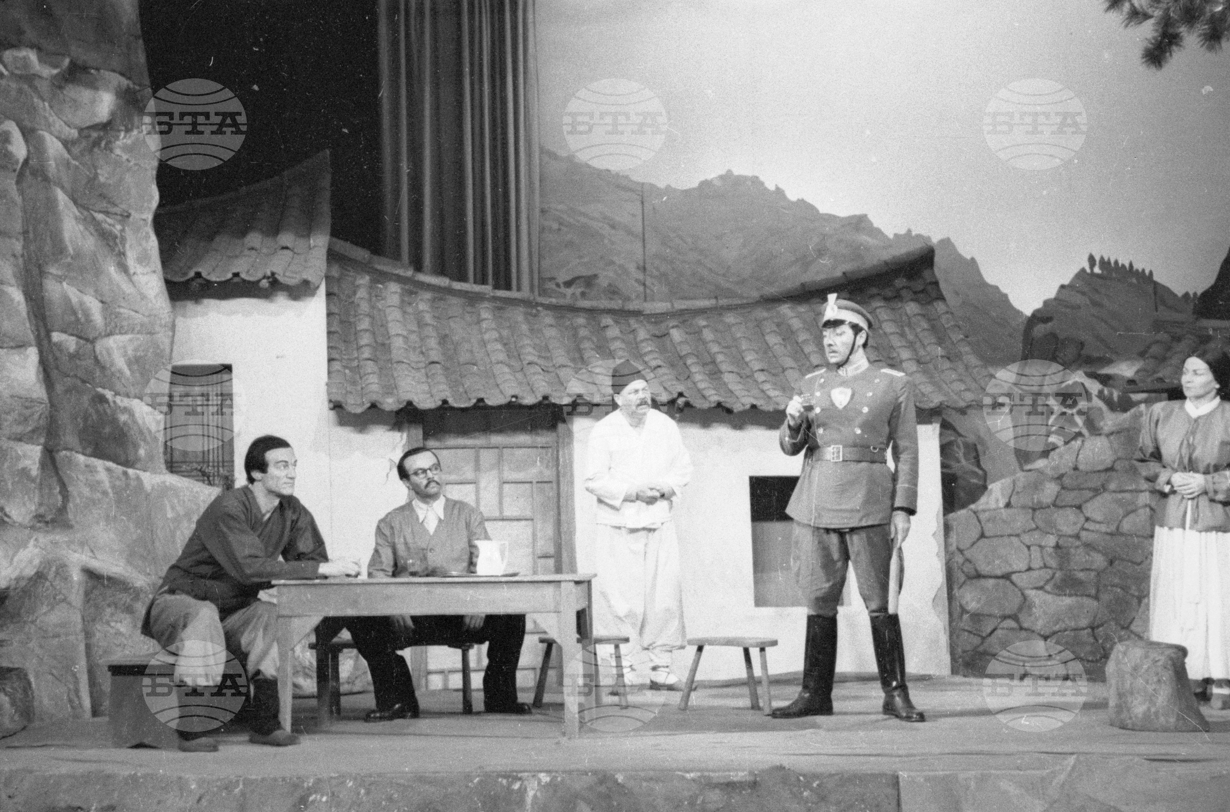 Театрално представление "Хора с добра воля", 1951