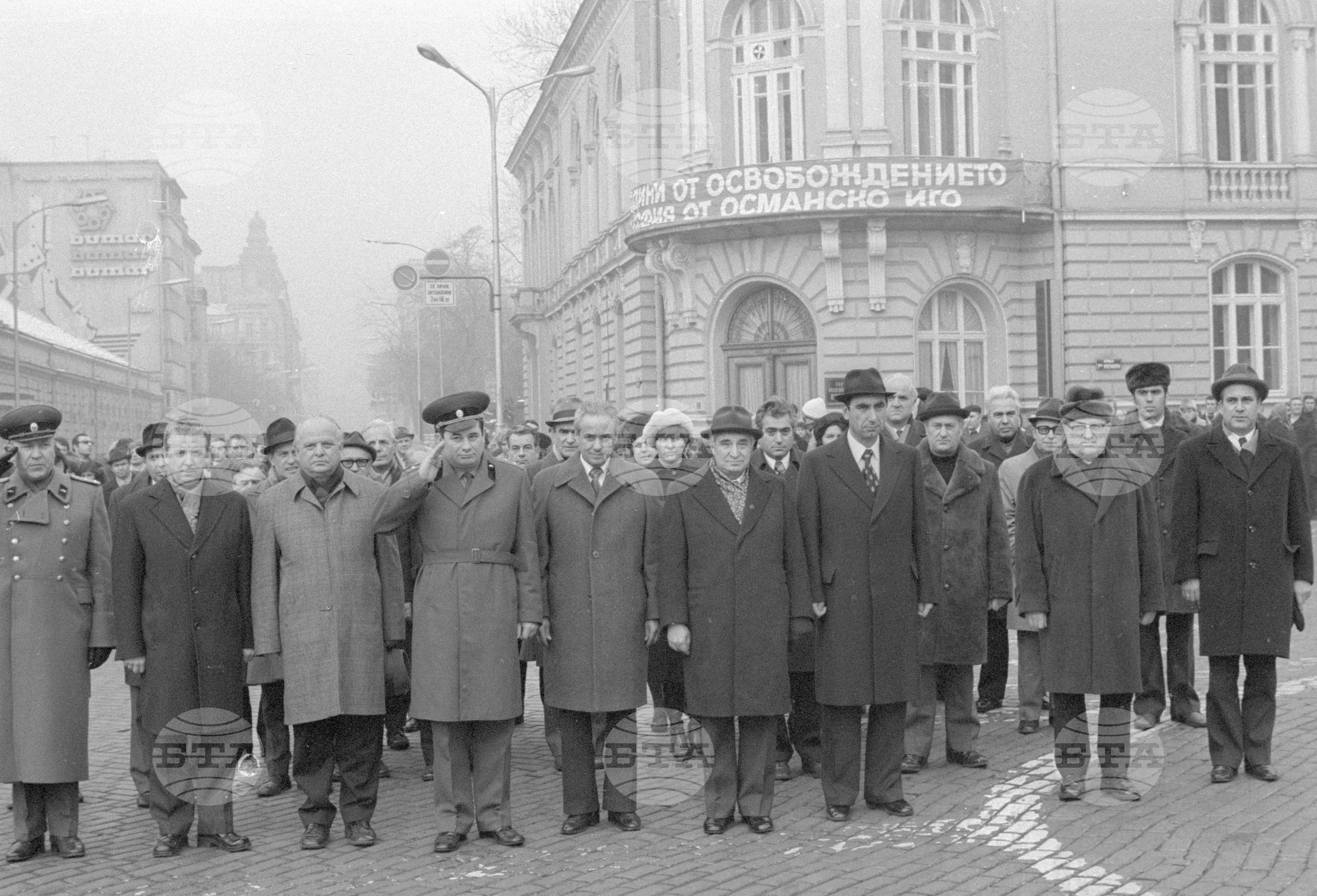 100 години от Освобождението на София - венци пред Паметника на освободителите