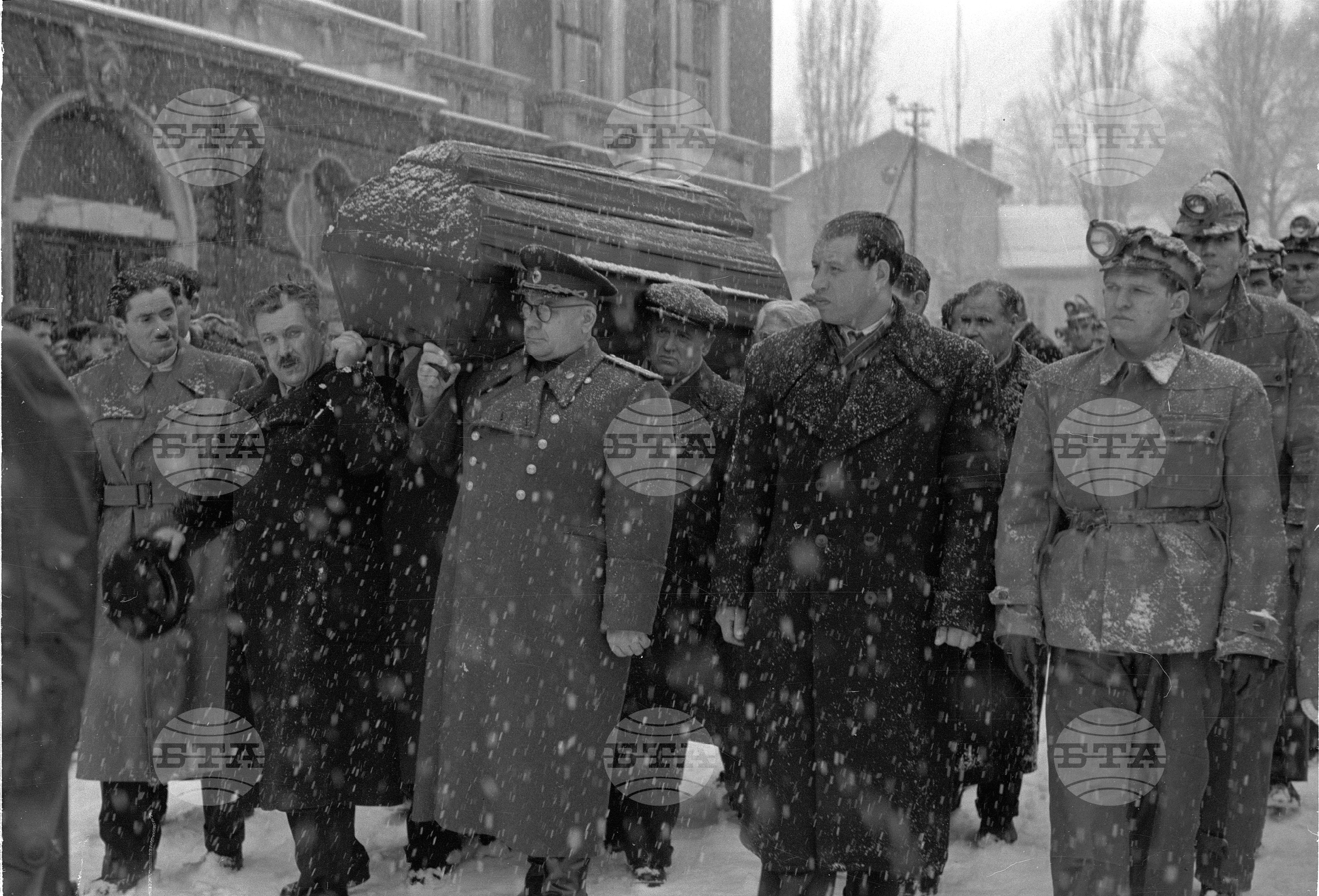 Тържественото погребение на Александър Миленов в Димитрово