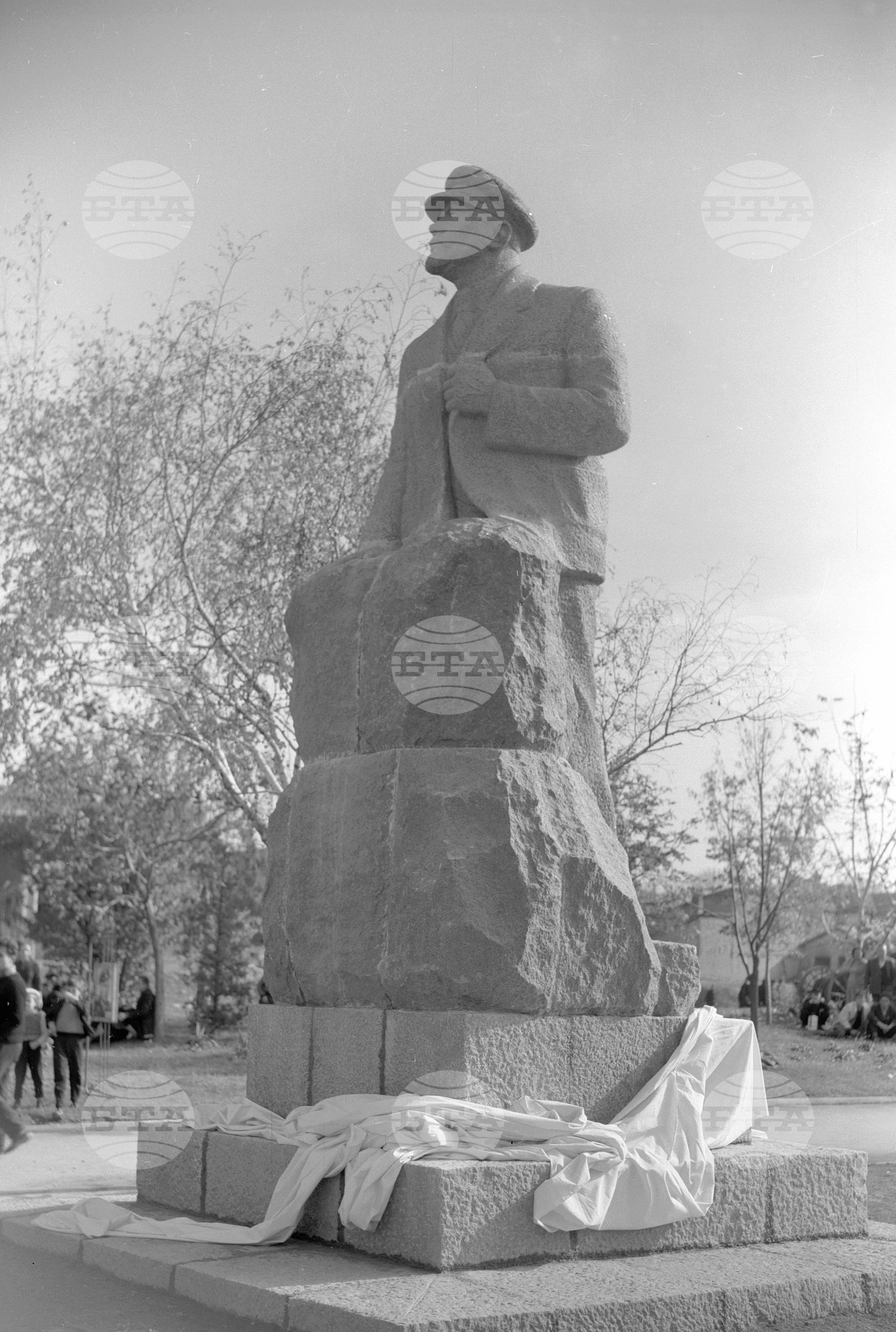 Откриване на паметник в чест на Ленин в град Плевен