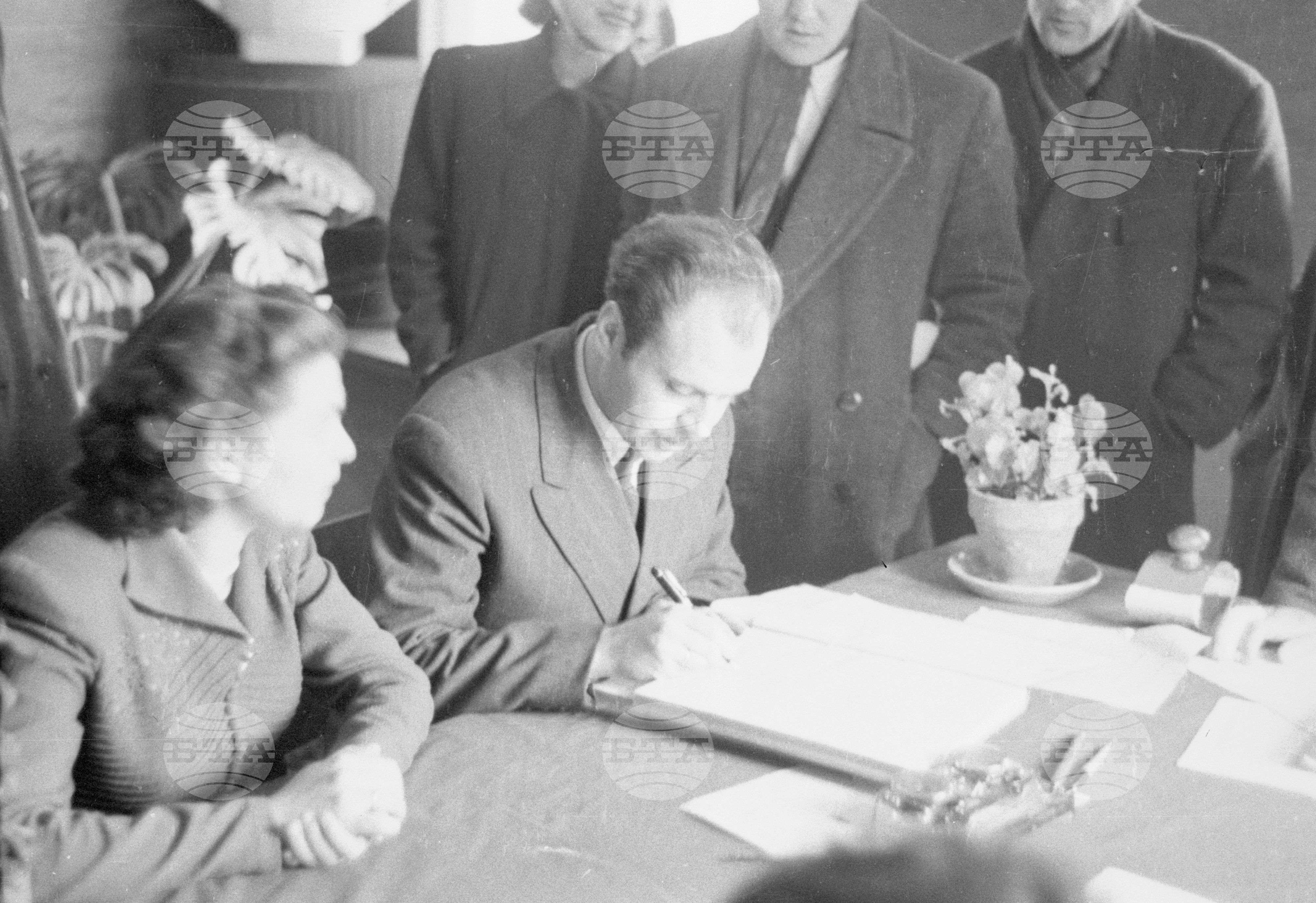 Сключване на граждански брак през 1951 година