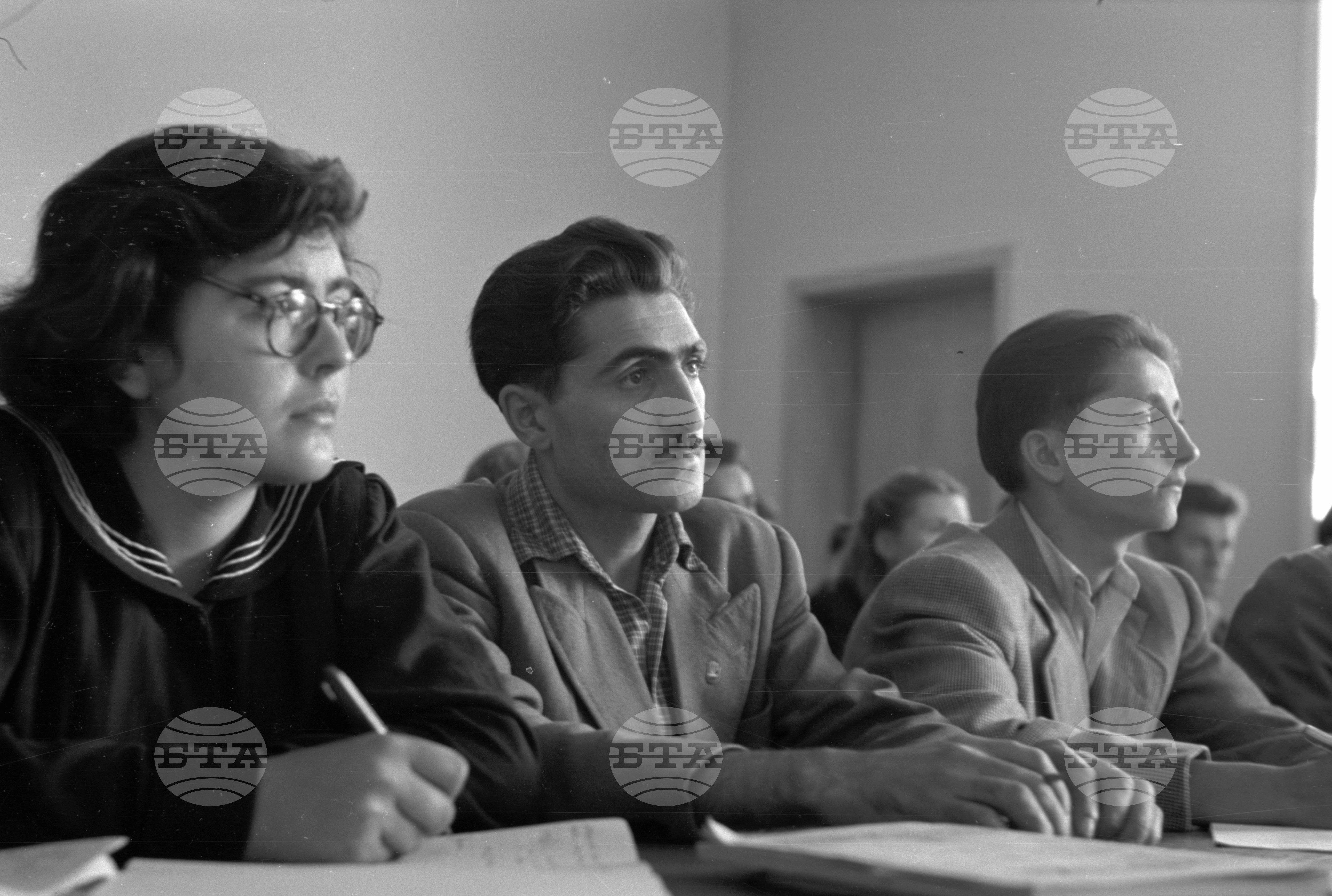 Студенти от филологическия факултет - София - 1953 година