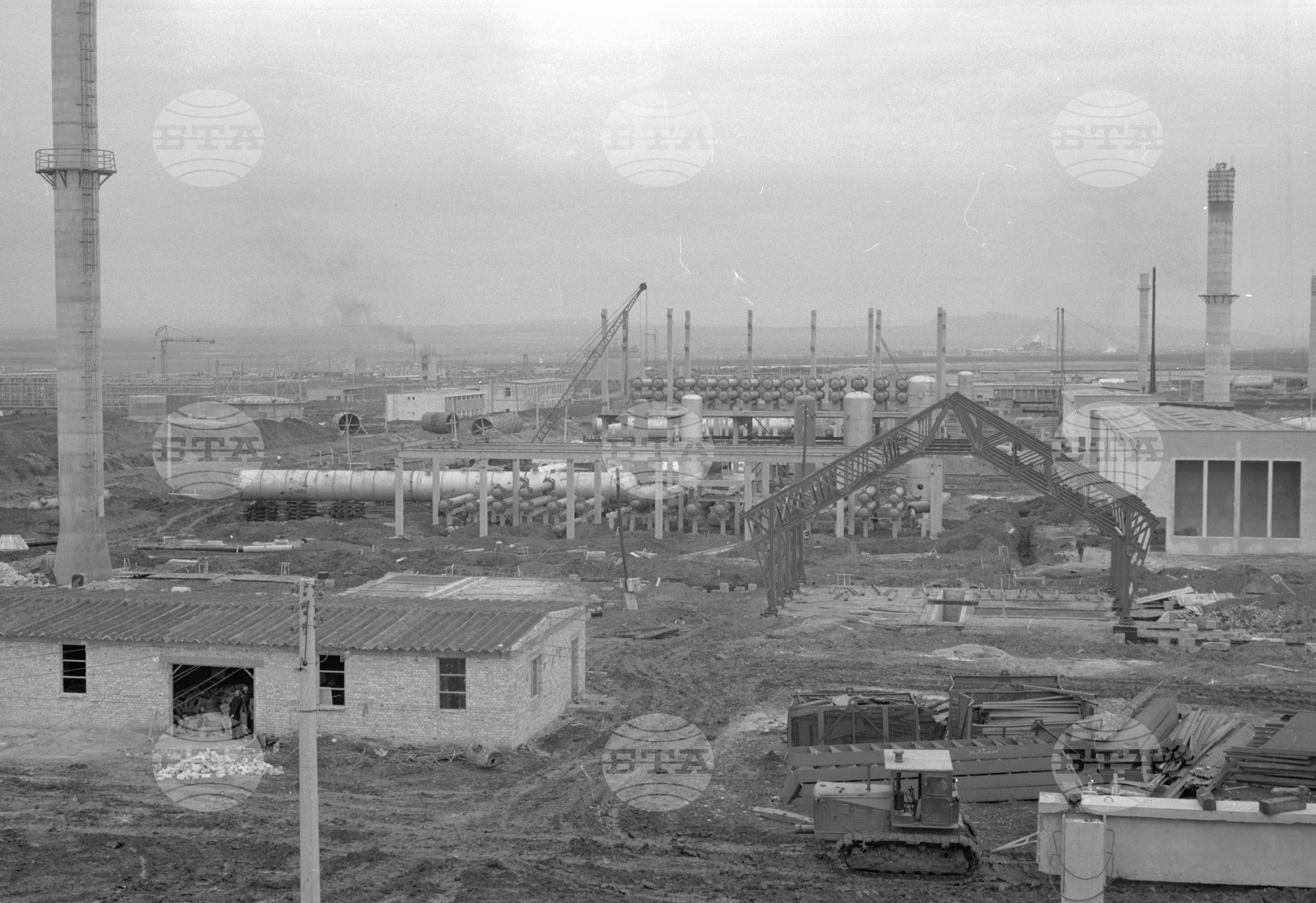 На строежа на Нефтопреработвателния завод край Бургас 1962 година част 2