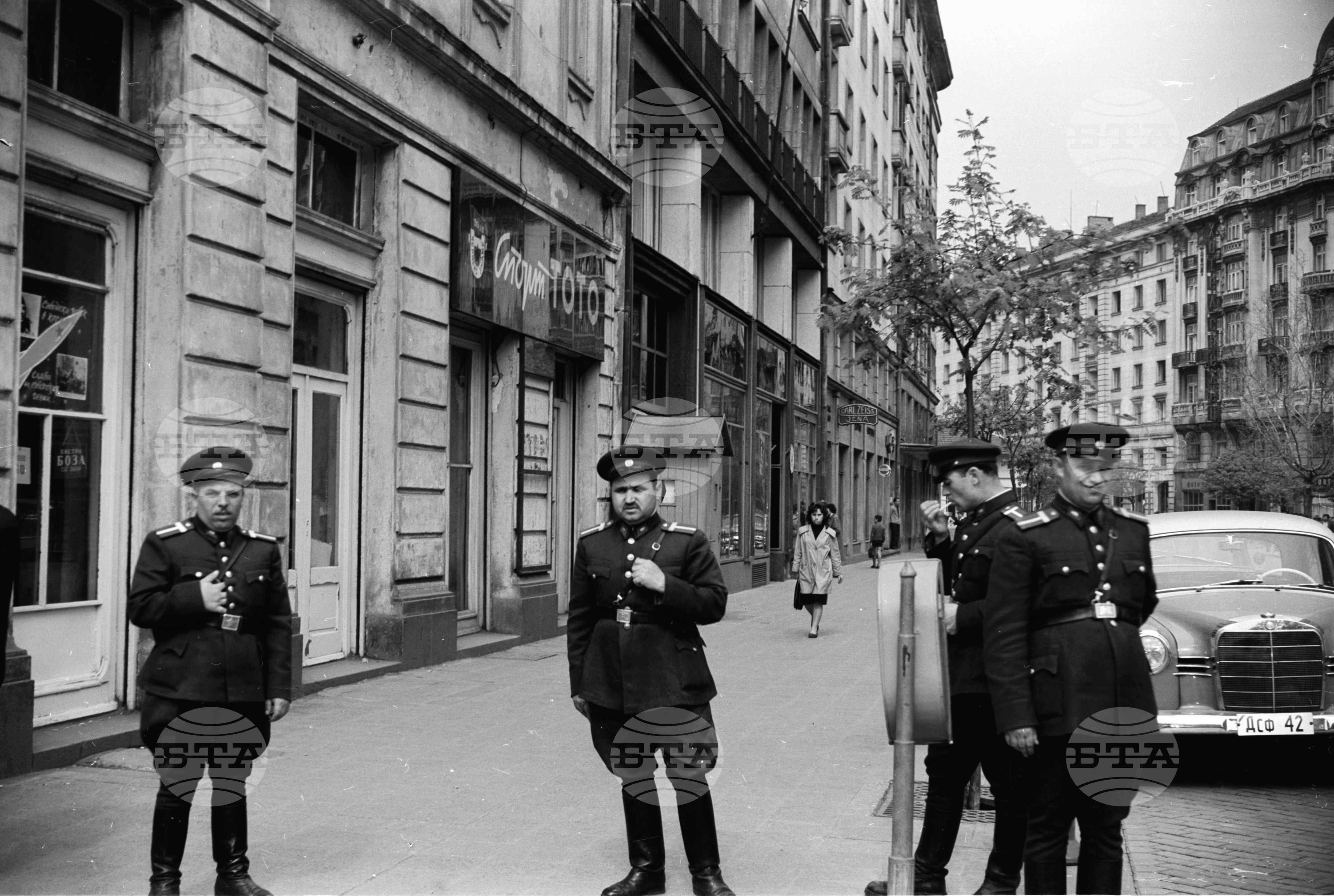 Пред Американската легация в София