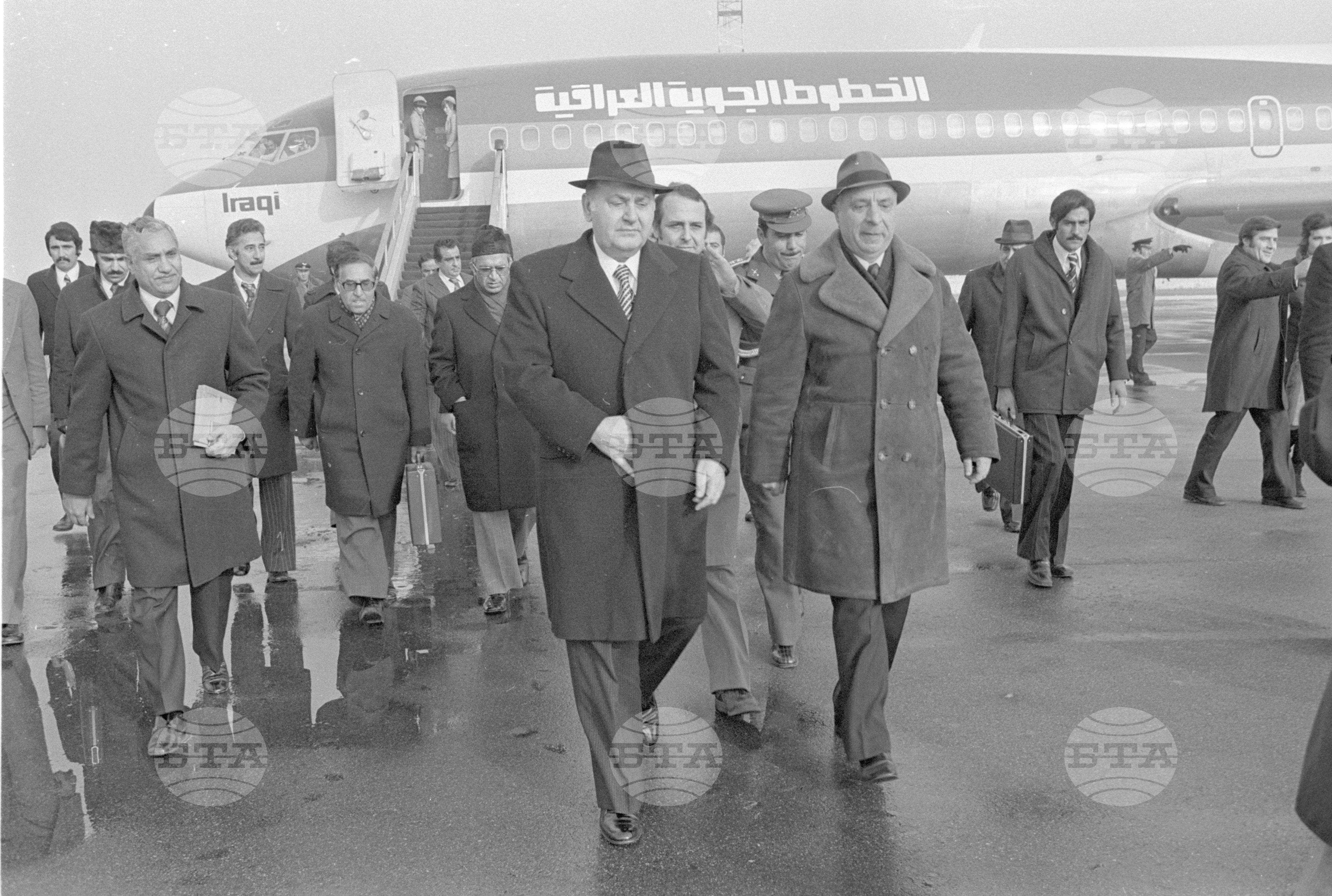 100 години от Освобождението на София - венци пред Паметника на освободителите