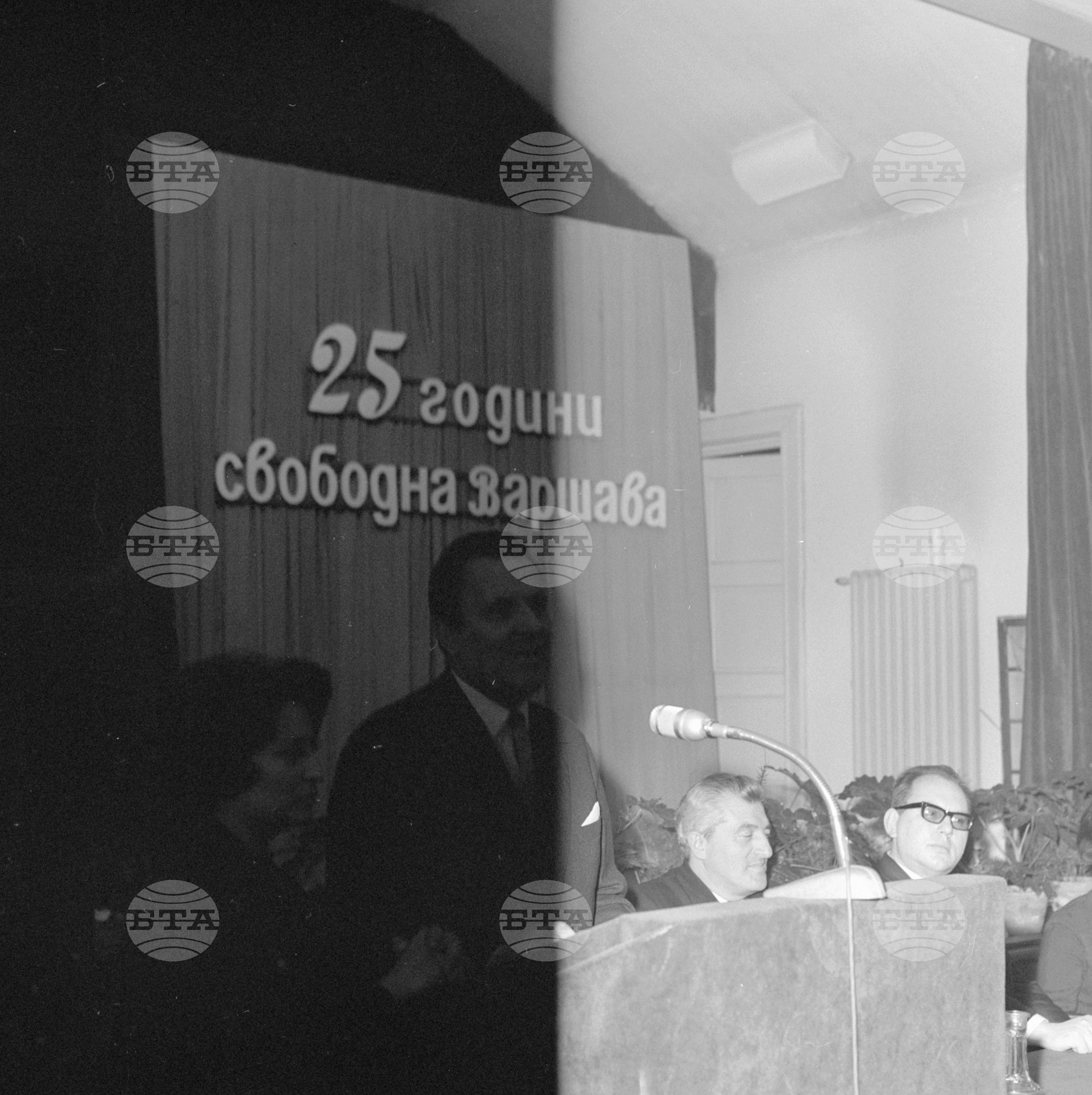 25 години свободна Варшава
